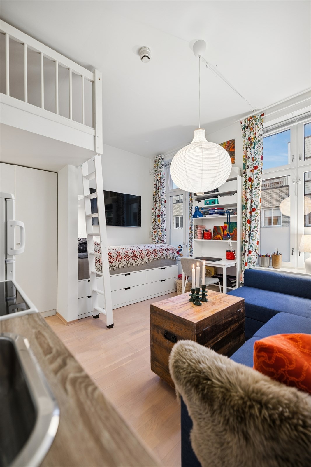 Stigen opp til hemsen gir enkel adkomst til det ekstra arealet. Galleribilde