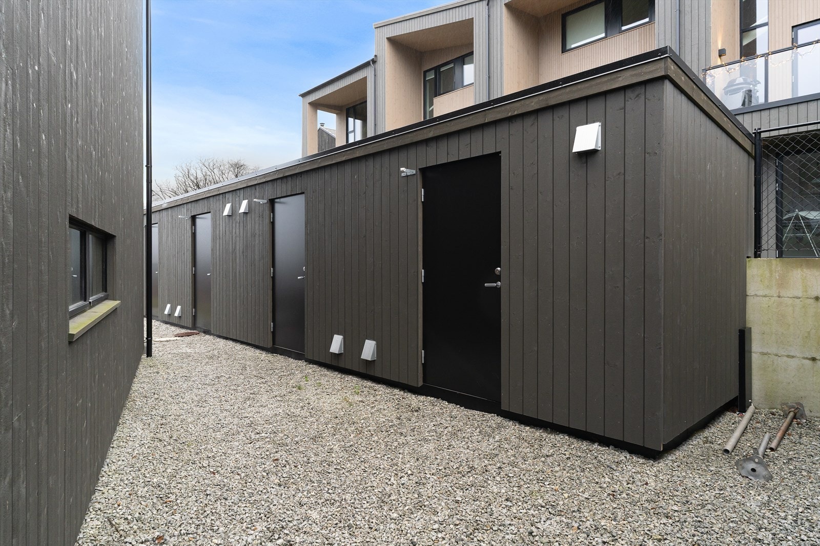 Leiligheten disponerer loft og kott innvendig og en utvendig bod. Galleribilde