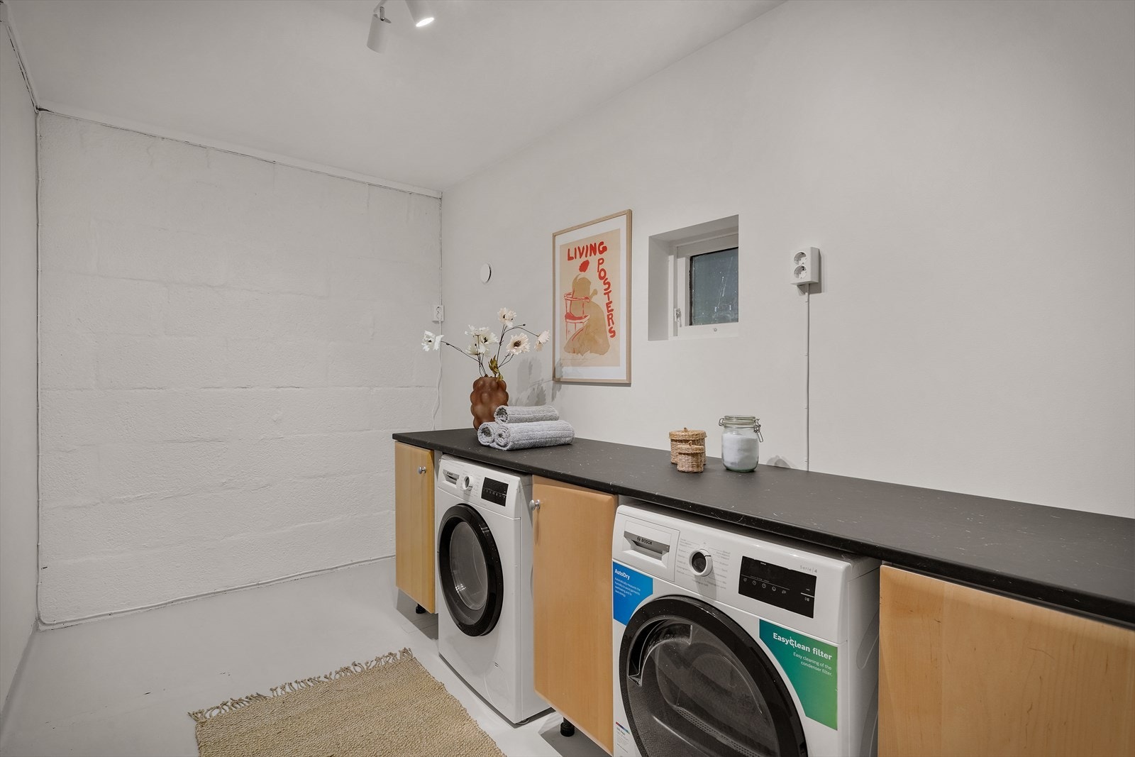 Et romslig vaskerom som er lett å holde ryddig Galleribilde