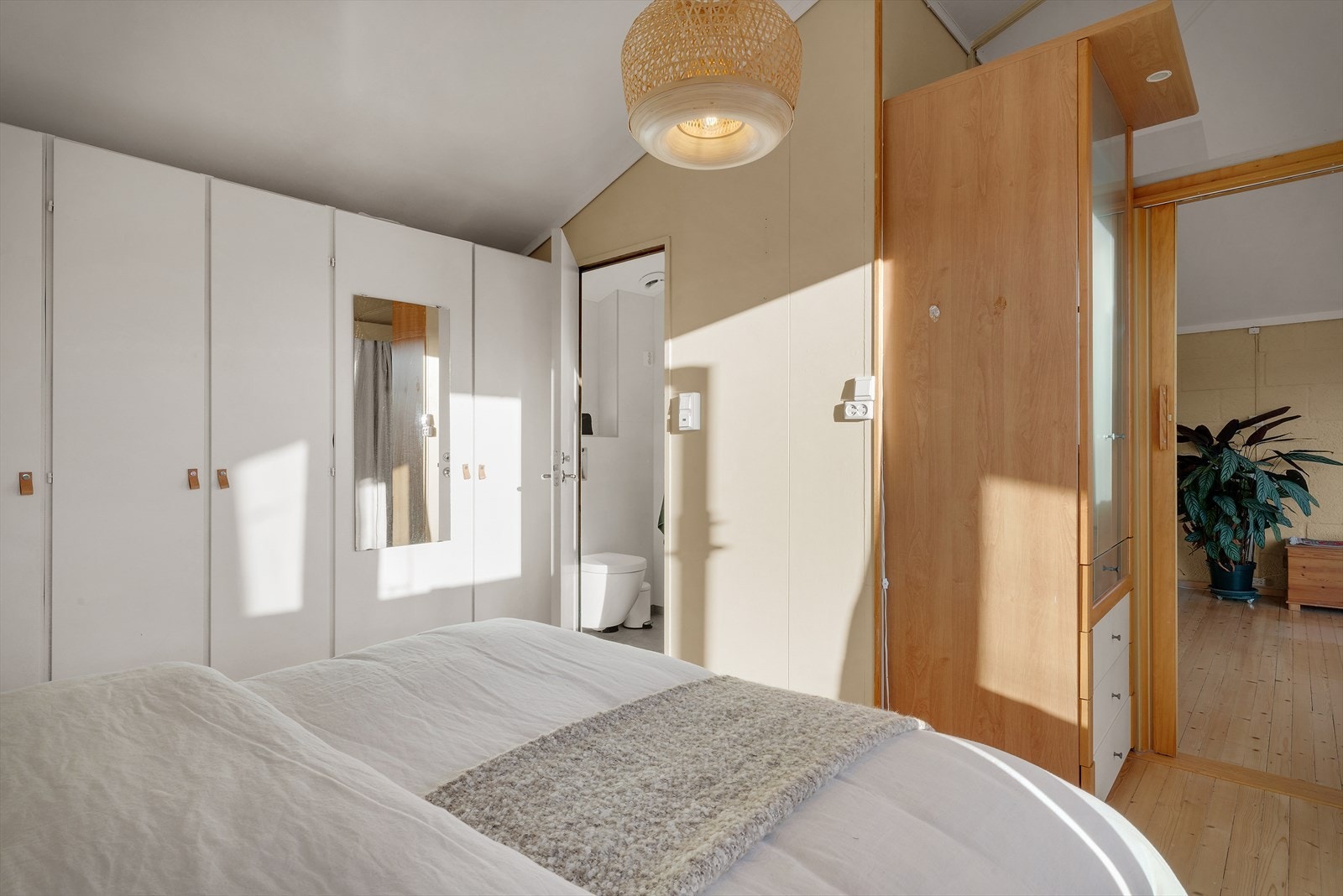 Med hovedsoverommet har du eget bad Galleribilde