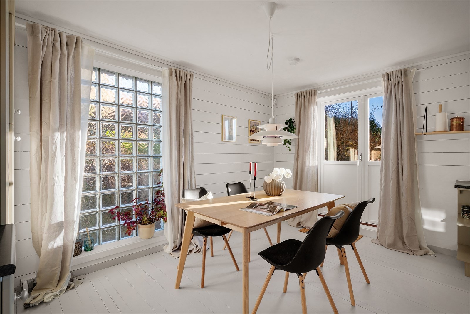 Mye lysinnslipp inn på kjøkkenet Galleribilde