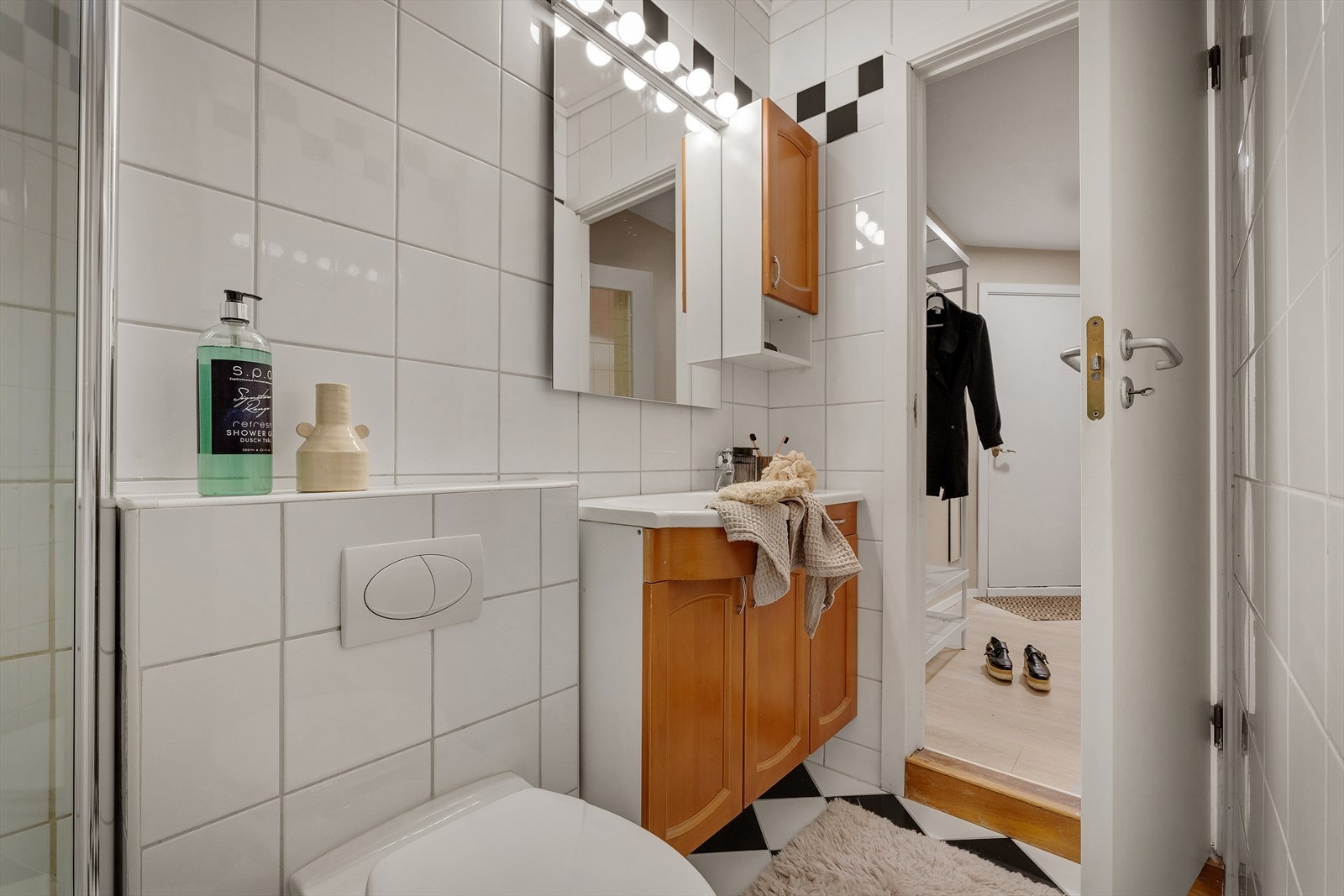 Helfliset bad med varmekabler i gulvet Galleribilde