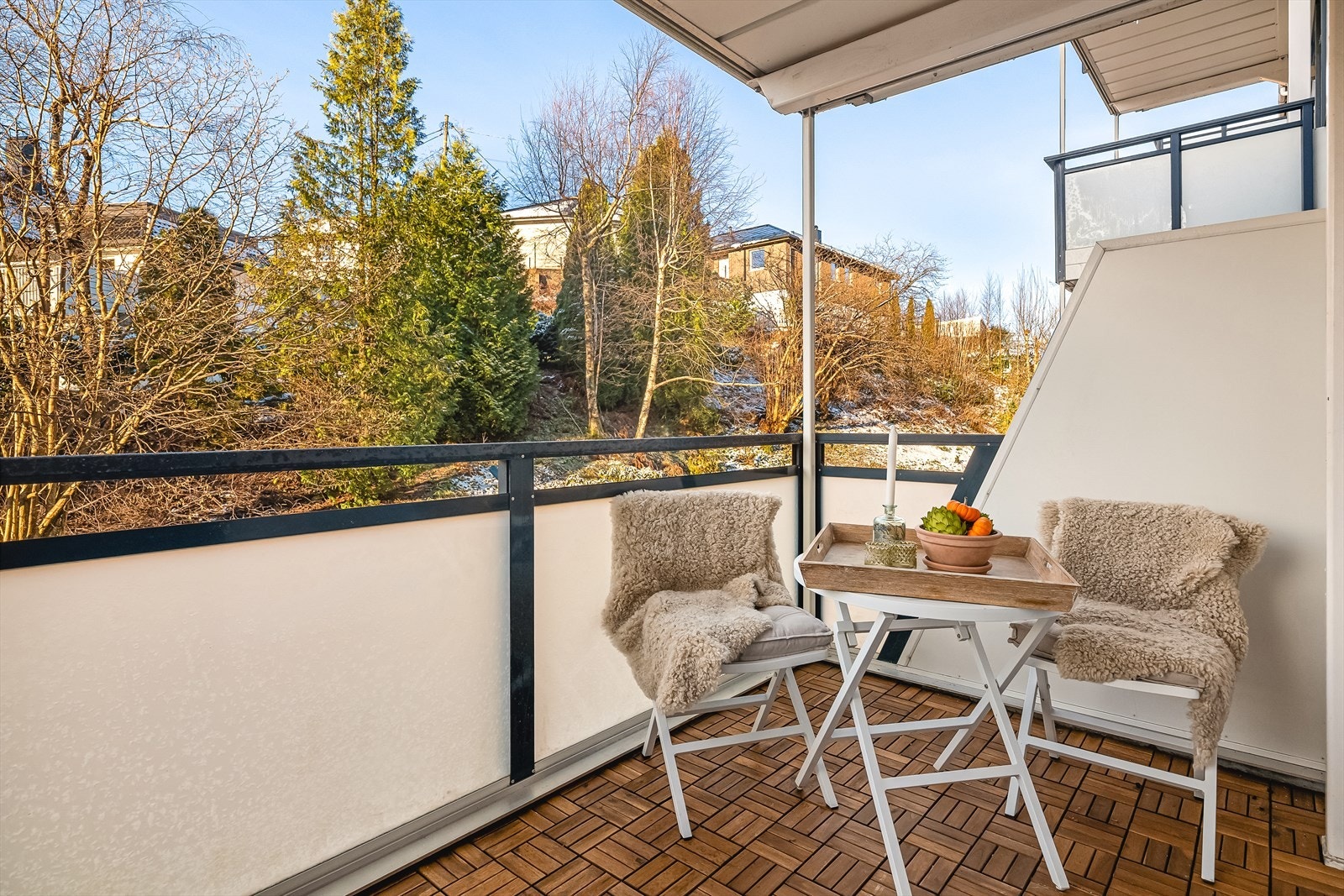 Altanen er vendt mot vest, og her er det gode solforhold ettermiddagstid. Galleribilde