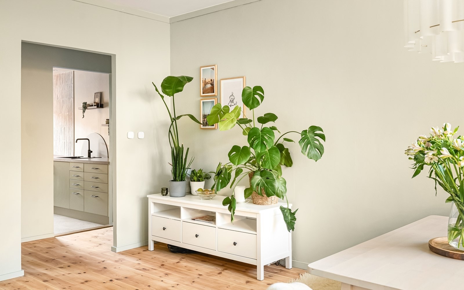 Det er gjort gjennomtenkte valg av farger i hele leiligheten. Galleribilde