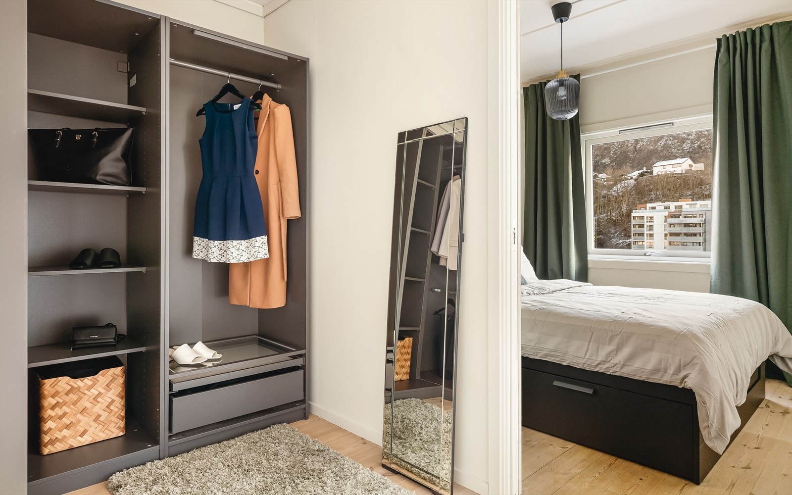 Dette soverommet har walk-in garderobe / omkledningsrom på hele 5,5 kvm. Galleribilde