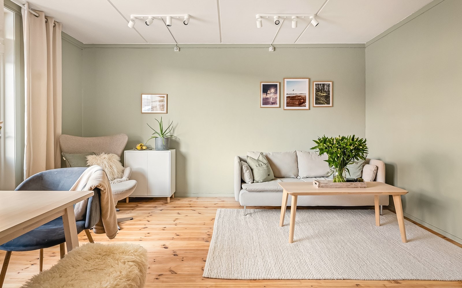 Leiligheten er en del av et veldrevet borettslag, hvor blant annet sentralvarme og kabel-tv/internett er inkludert i felleskostnadene.
Det skal installeres fibernett i bygget, planlagt oppstart for dette er februar 2026. Galleribilde