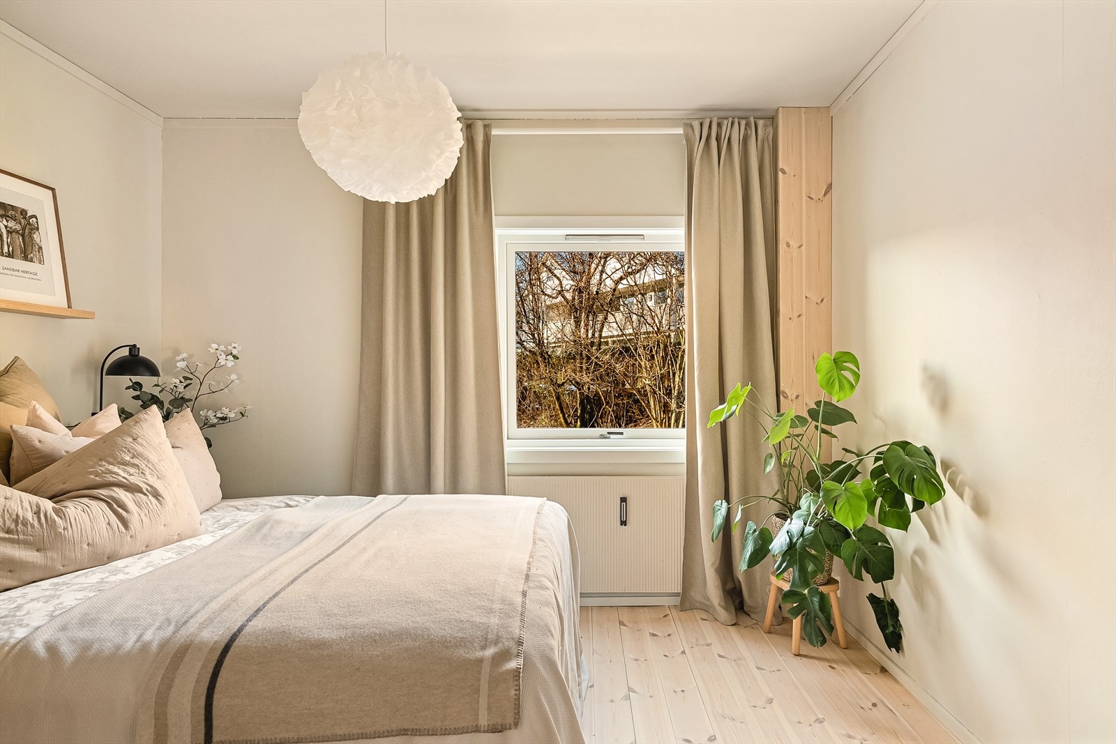 Soverommene er plassert på motsatt side fra hverandre i leiligheten. Galleribilde