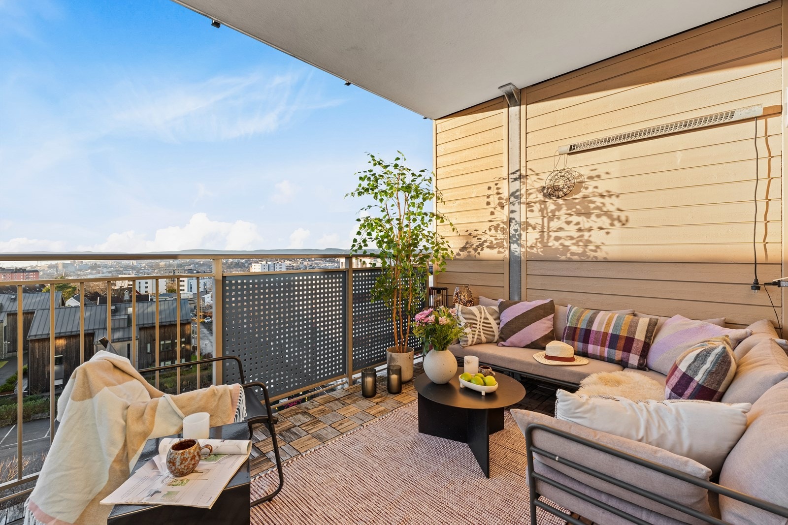 Balkongen er romslig på ca. 9 kvm. Galleribilde