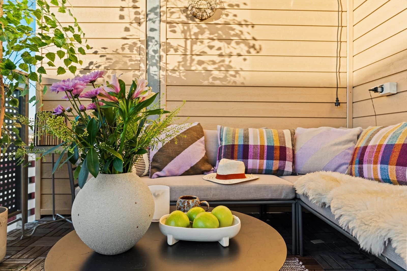 Det er montert stikkontakt på balkong og er tillatt med gass- og elektrisk grill. Galleribilde