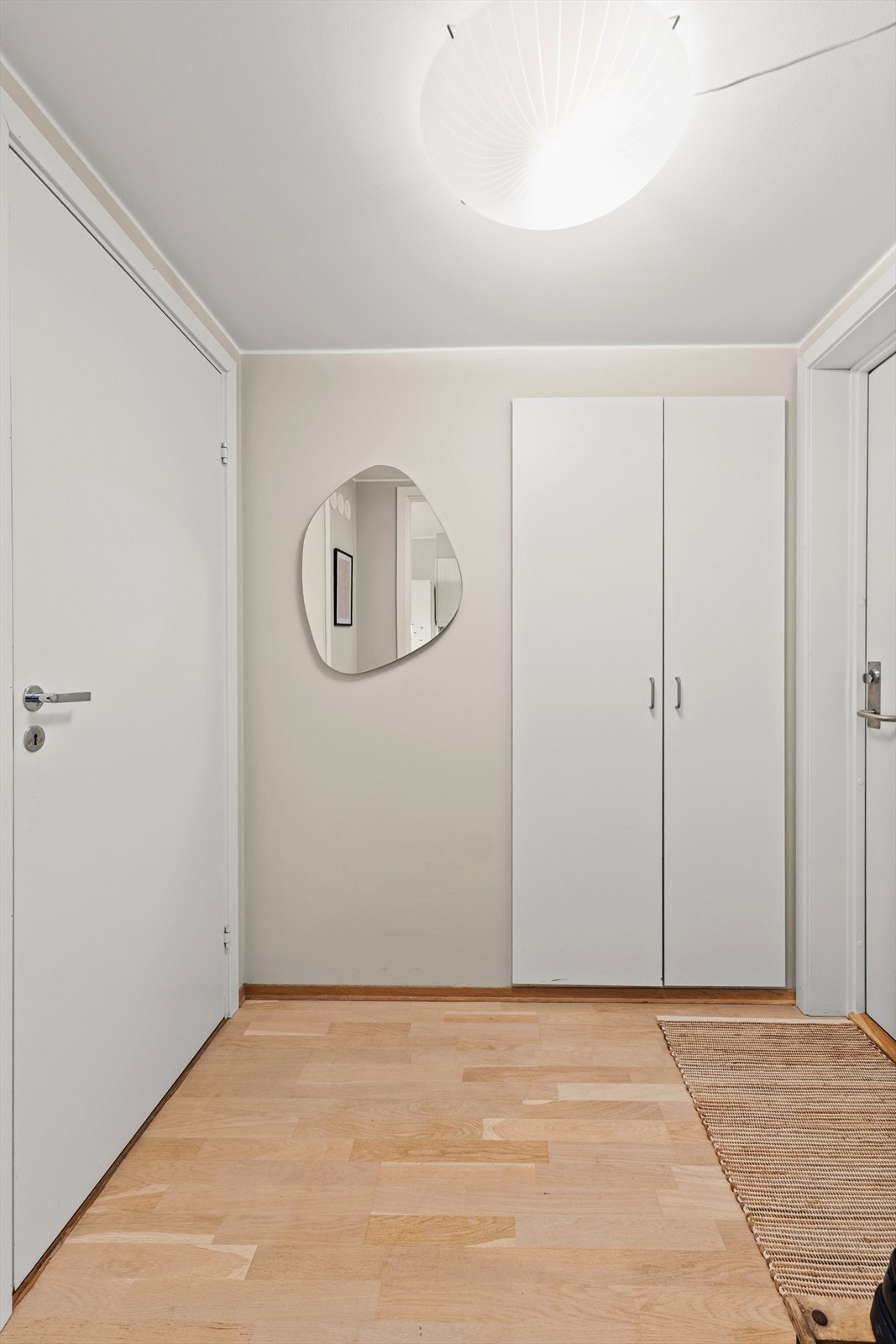 Det er bekvem adkomst med heis til leilighetsplan. Velkommen hjem! Galleribilde