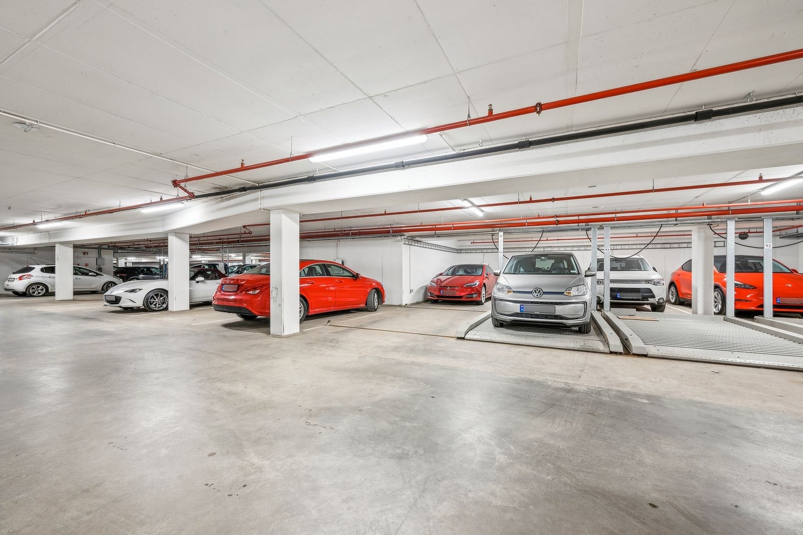 Mulighet for å leie to p plasser mot et tillegg i pris på kr 1500,- . En p-plass følger med. Galleribilde