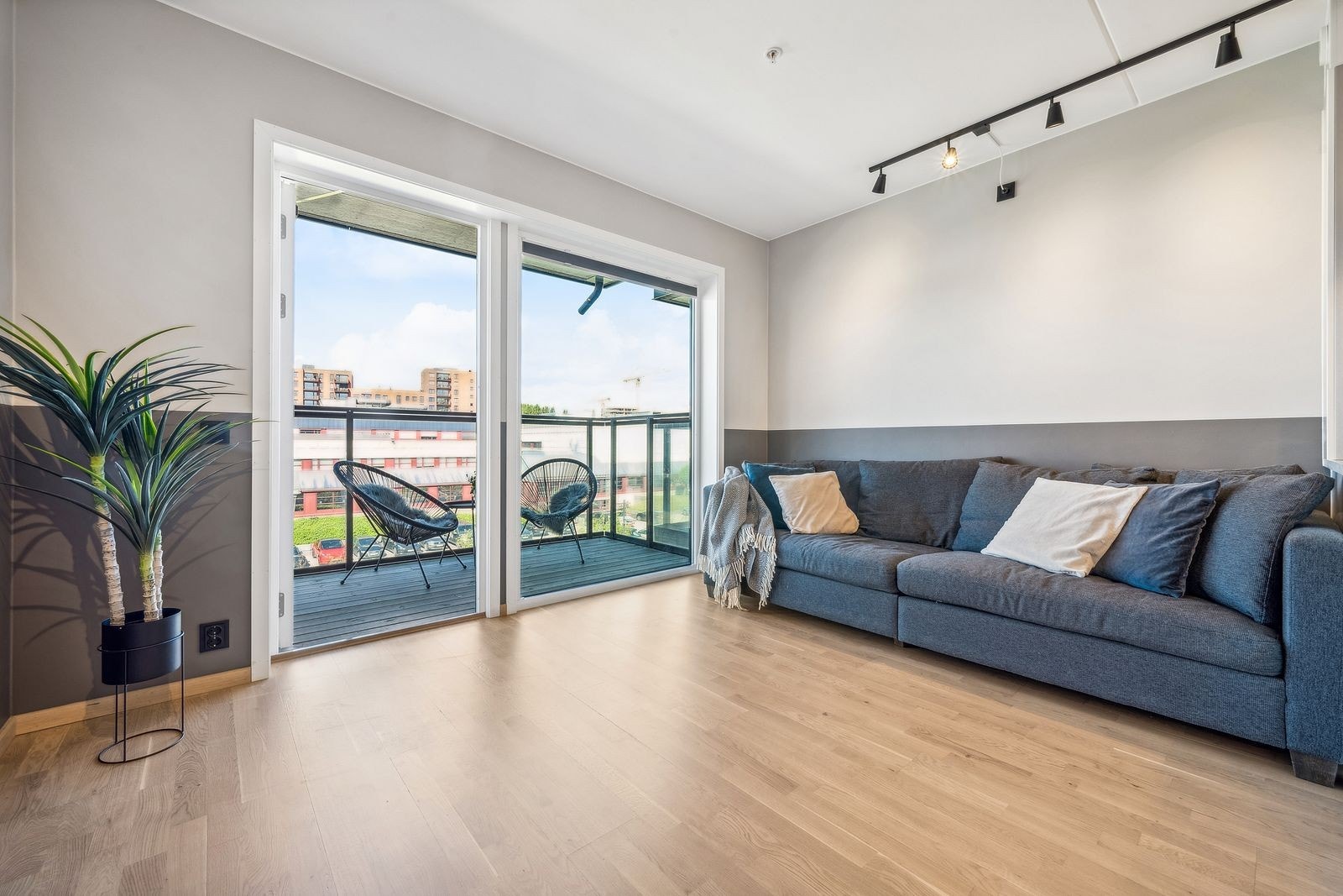 Utgang til luftig balkong. Galleribilde