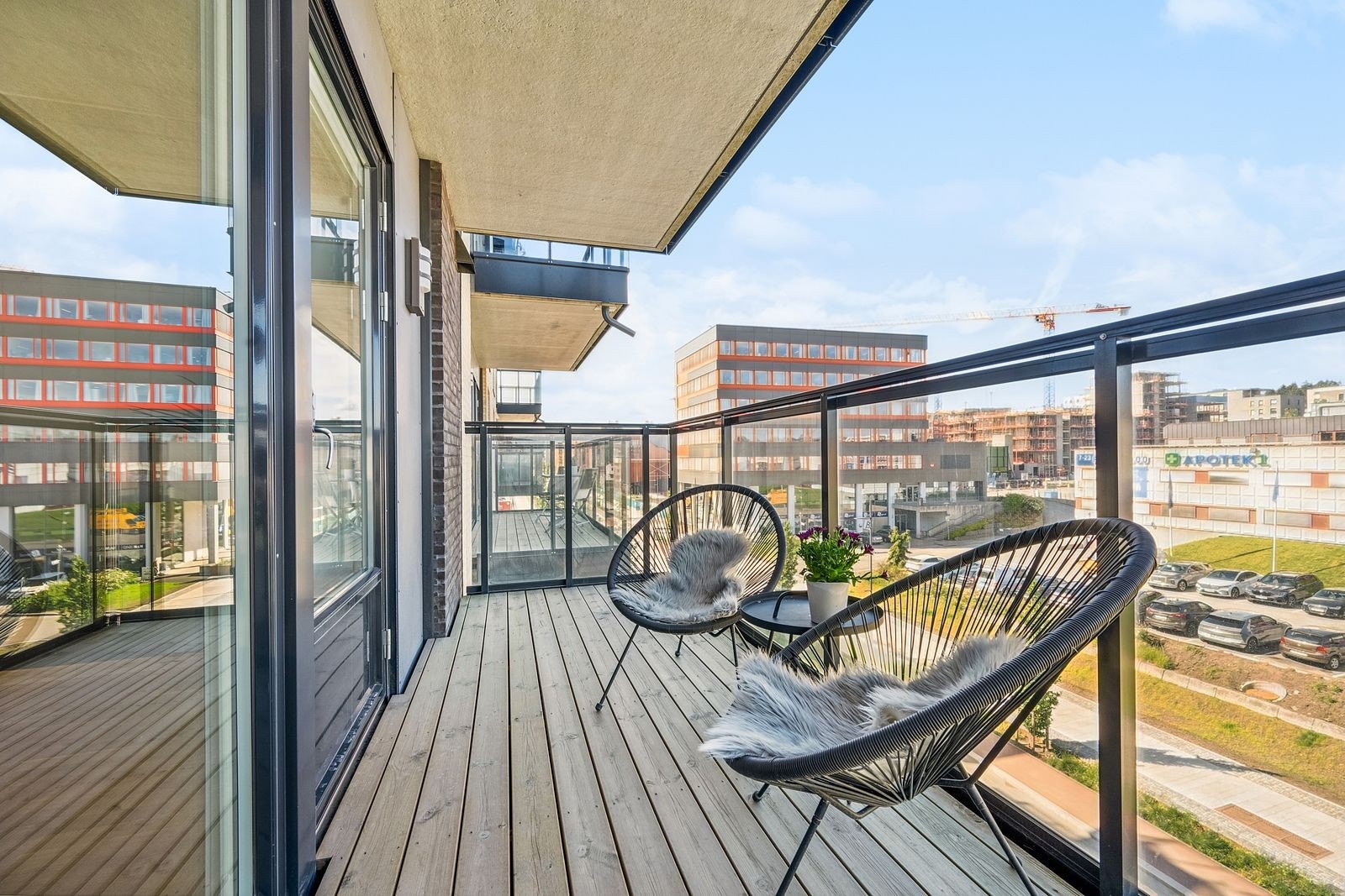 Leilieheten har to balkonger, en ut fra soverom, og en ut fra stuen. Galleribilde