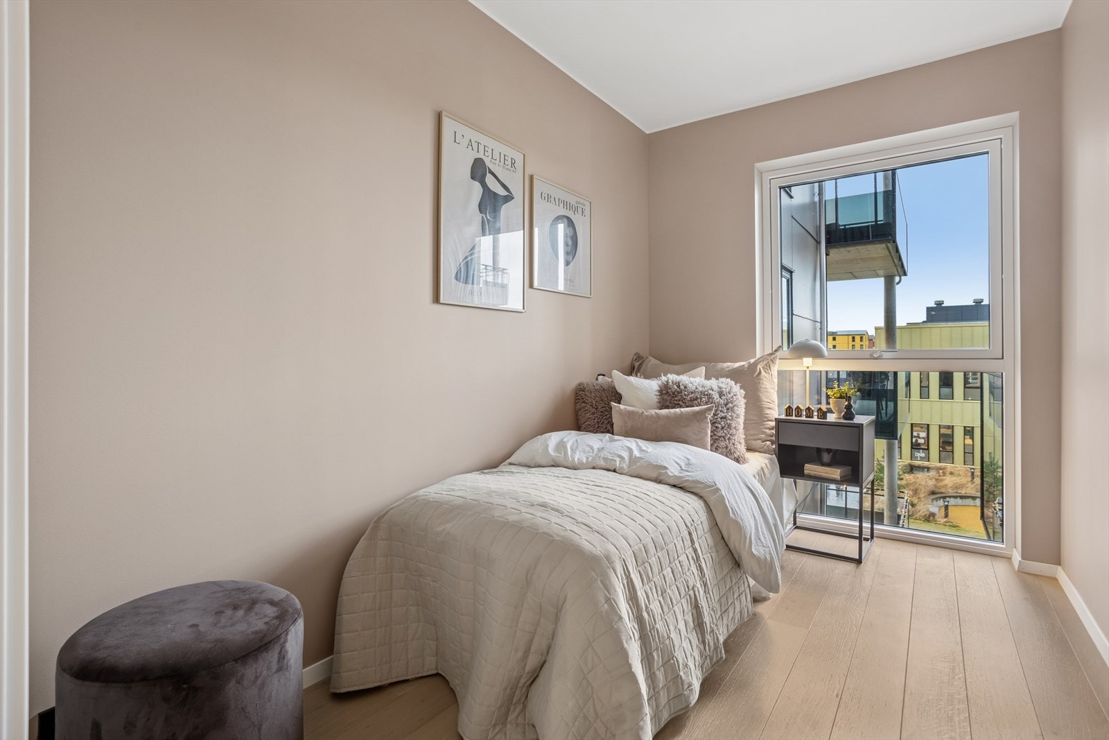 Soverom 2 egner seg godt som barnerom, gjesterom eller kontor. Galleribilde