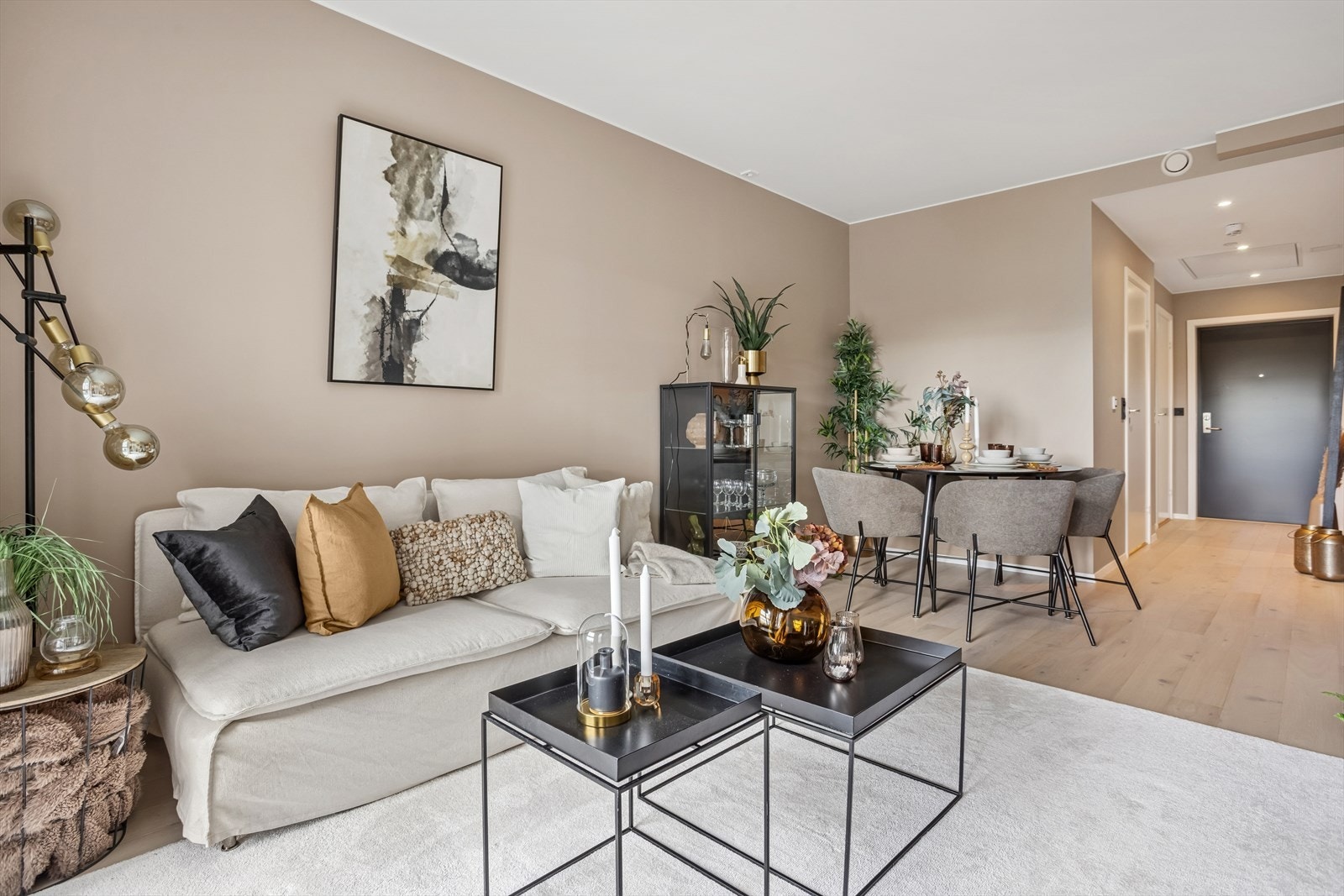 Stuen er perfekt for sosiale sammenkomster og koselige stunder. Galleribilde