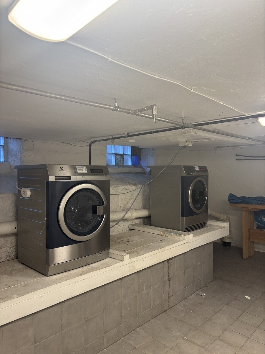 Vaskerom Galleribilde