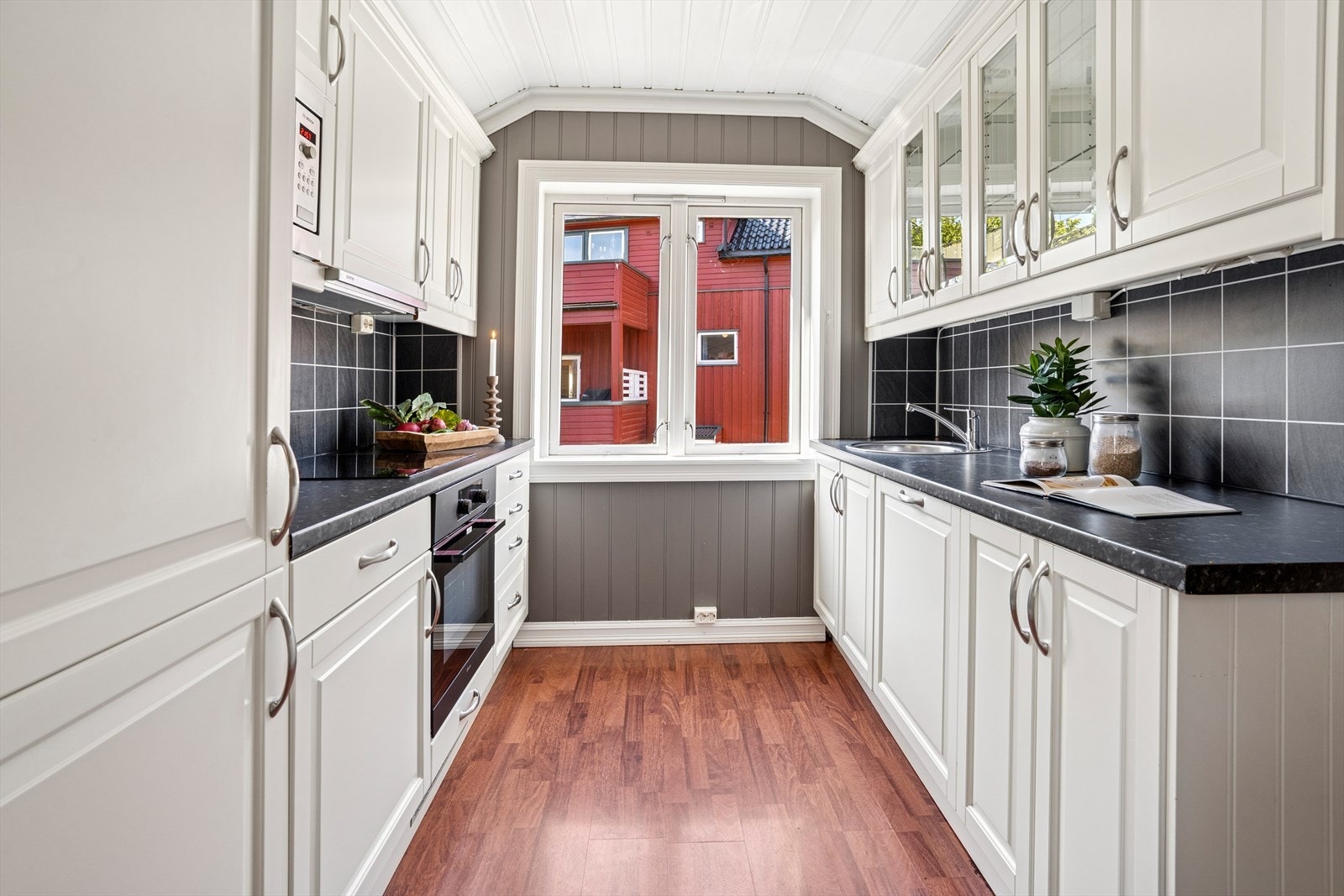 Kjøkkenet har innredning fra Epoq med profilerte fronter. Galleribilde