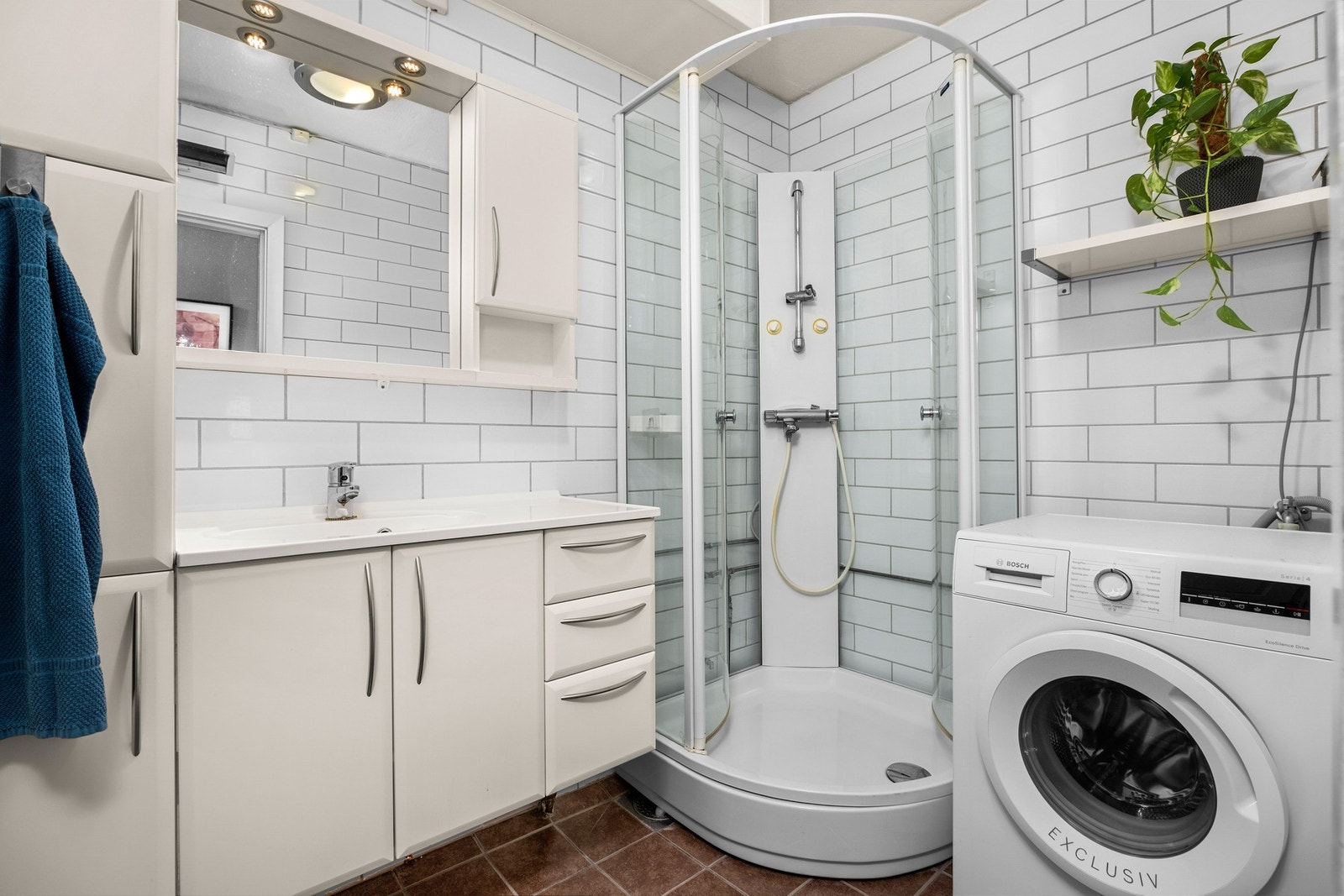 Bad med opplegg for vaskemaskin Galleribilde