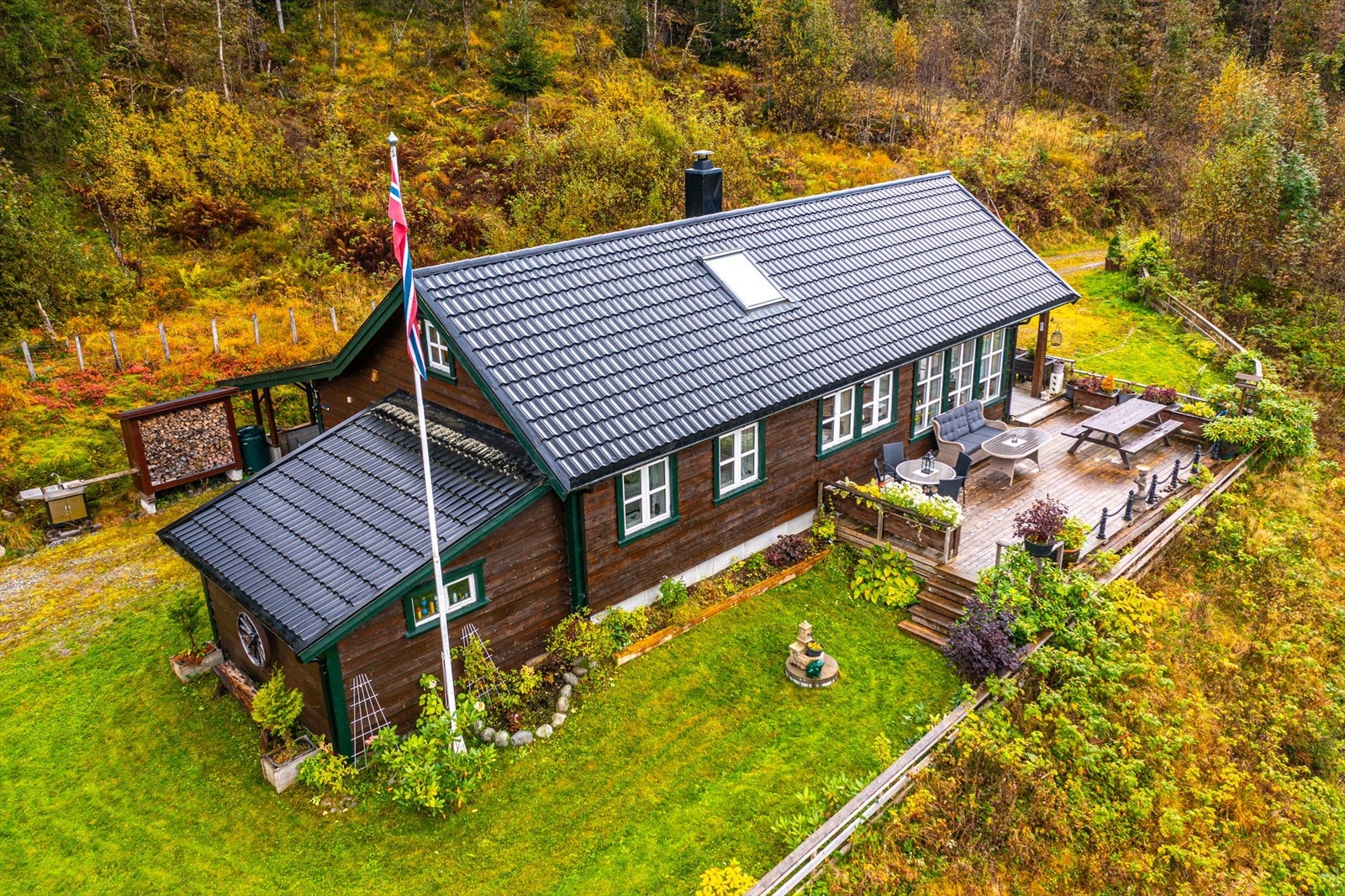 Hytta er oppført i 2013 og har flere gode kvaliteter med god standard i alle rom. Galleribilde