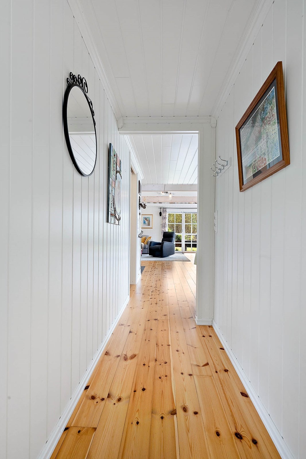 Hytta har en gjennomtenkt og velfungerende planløsning med alle nødvendige rom samlet på en etasje. Galleribilde