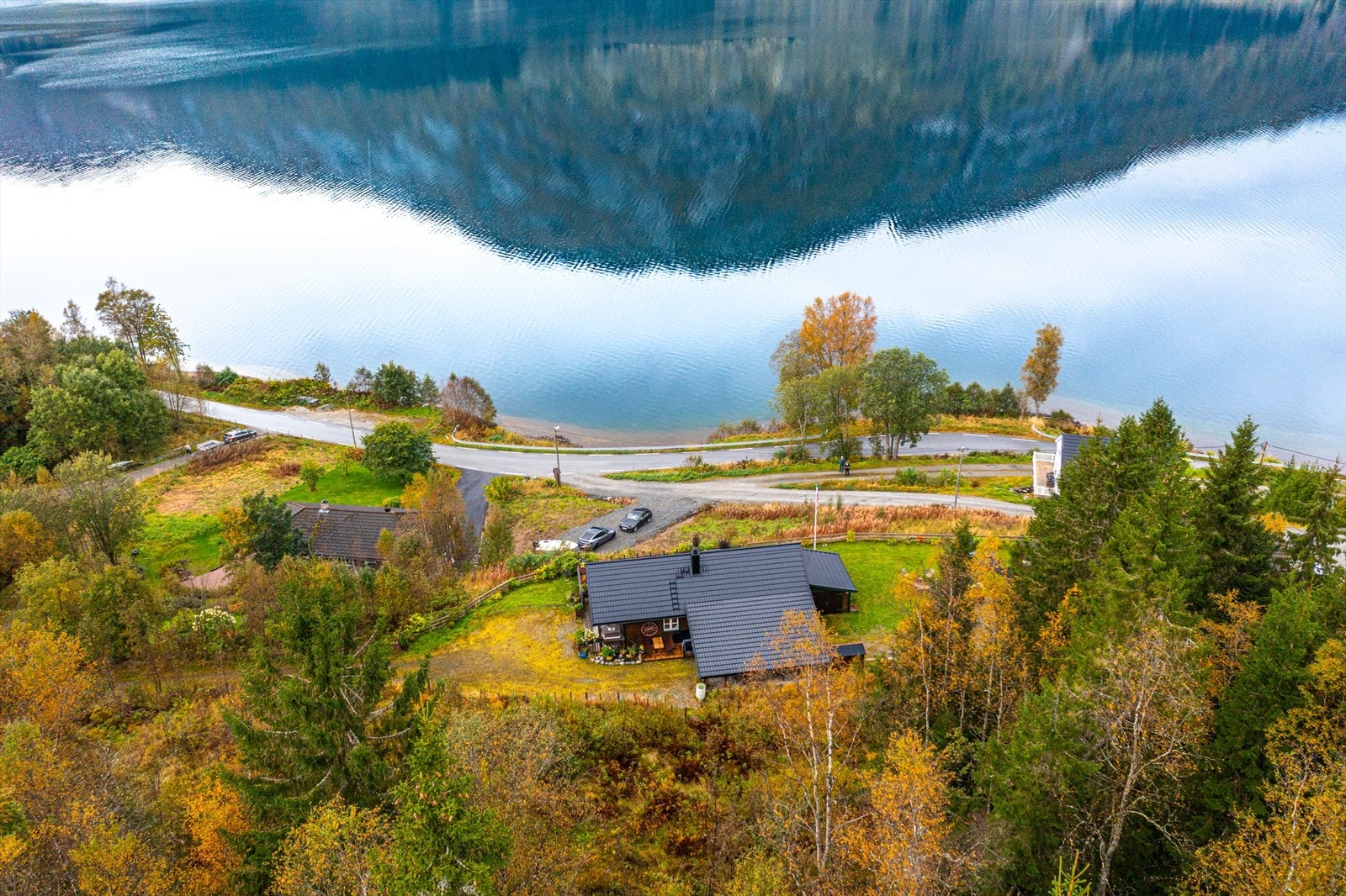 Tomten består av to parseller der du til sammen eier 3 212 kvm. Galleribilde