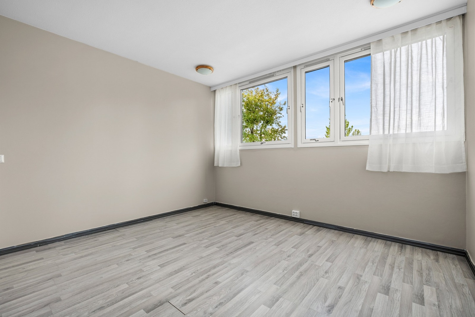 Soverom 2 er også av god størrelse på hele 10,7 kvm Galleribilde