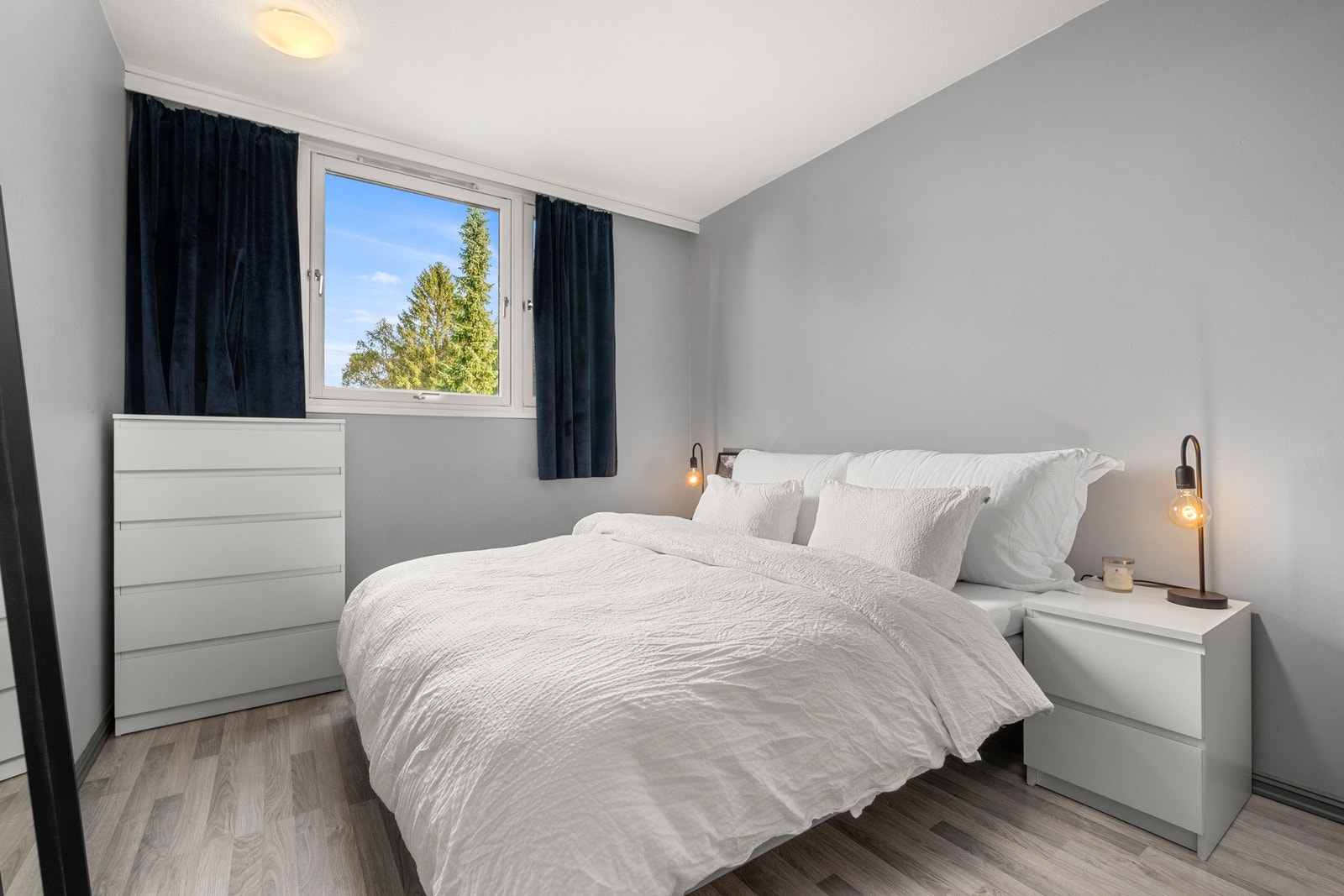 Romslig soverom på hele 13,9 kvm Galleribilde