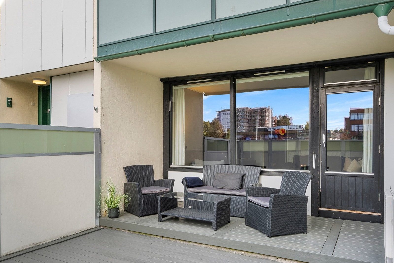 Leiligheten ligger fint til i byggets 1 etasje Galleribilde