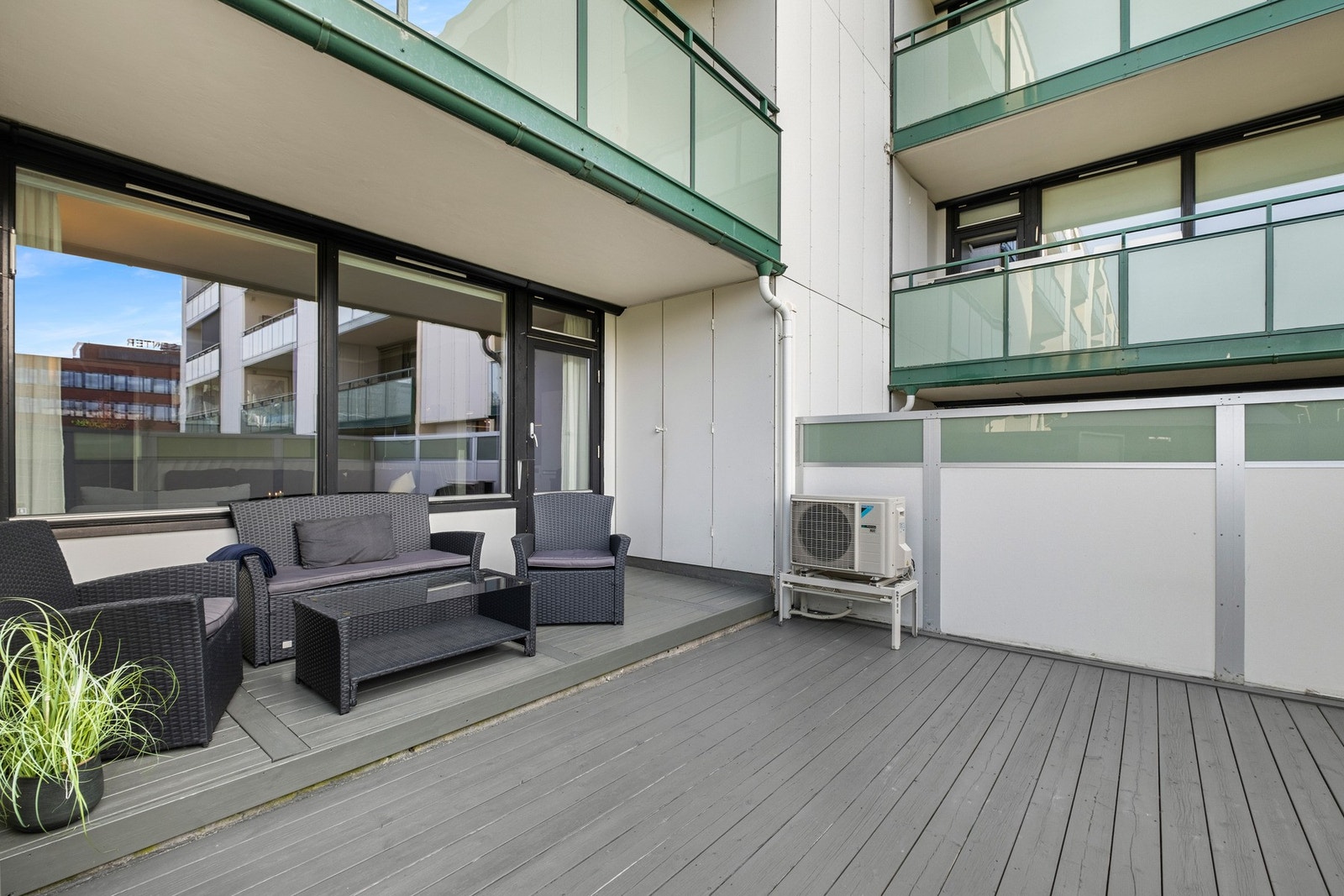 Leiligheten disponerer en utvendig bod på 4 kvm på terrassen Galleribilde