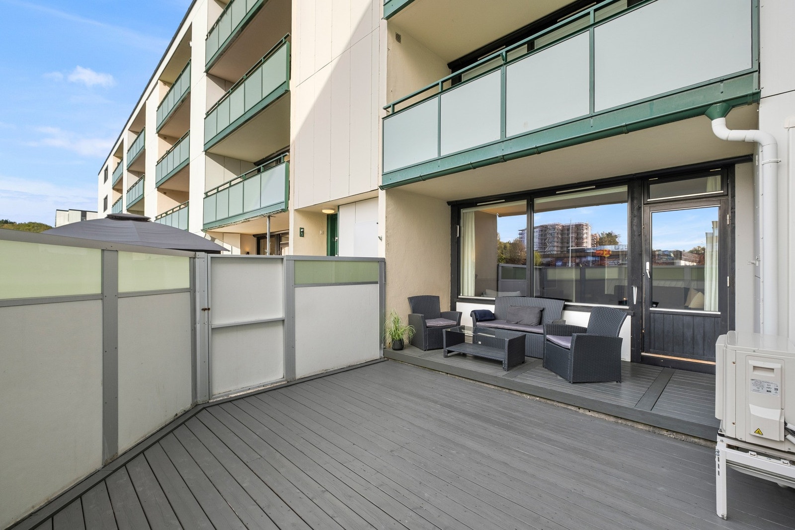 Stor skjermet terrasse på hele 25,4 kvm Galleribilde