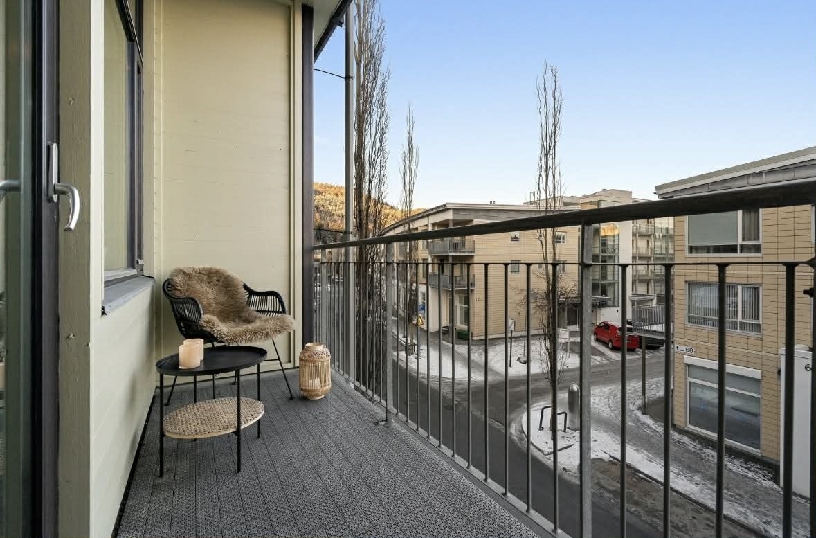 Balkong utenfor soverom. Her står også fryseboks. Galleribilde