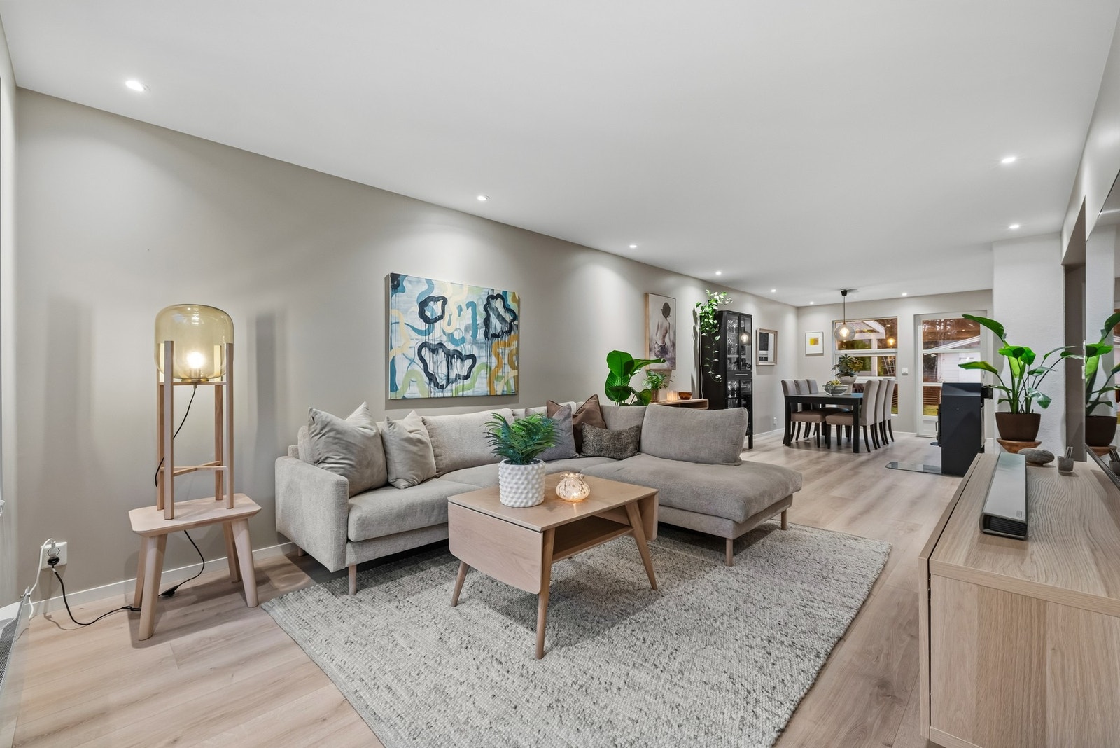 Lys og trivelig stue i 1. etg. Galleribilde