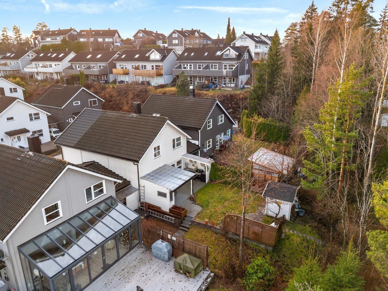 Boligen ligger i utkanten av boligfeltet i enden av blindvei Galleribilde