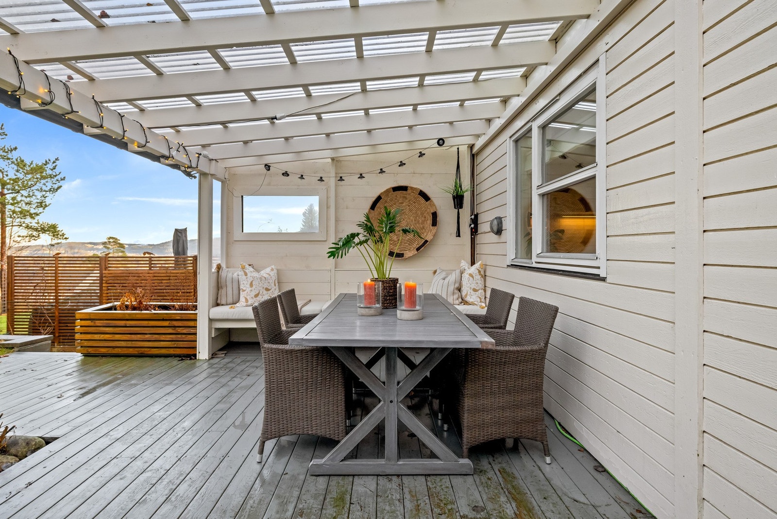 Delvis overbygget uteplass Galleribilde