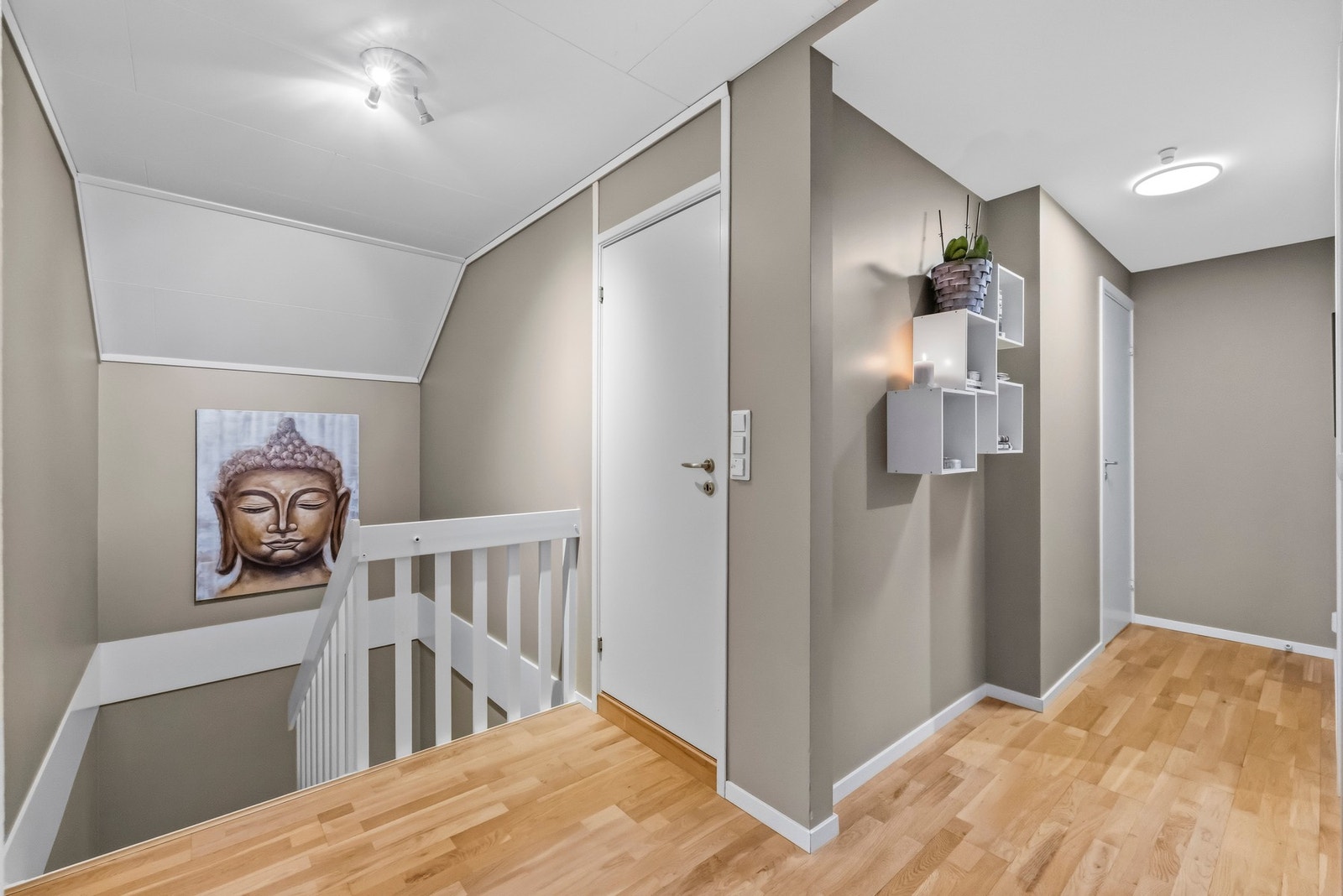 Gang/ trapperom i 2. etg. som gir adkomst til soverommene og bad Galleribilde