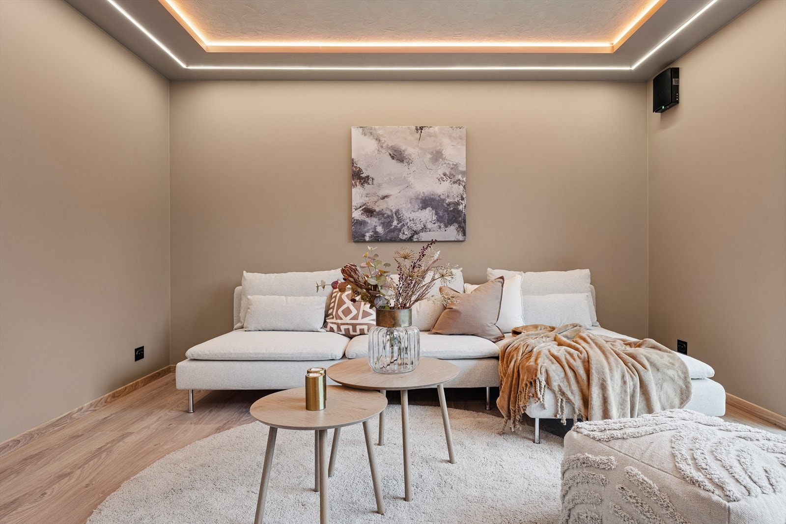 Taket har innfelte LED-lys. Galleribilde