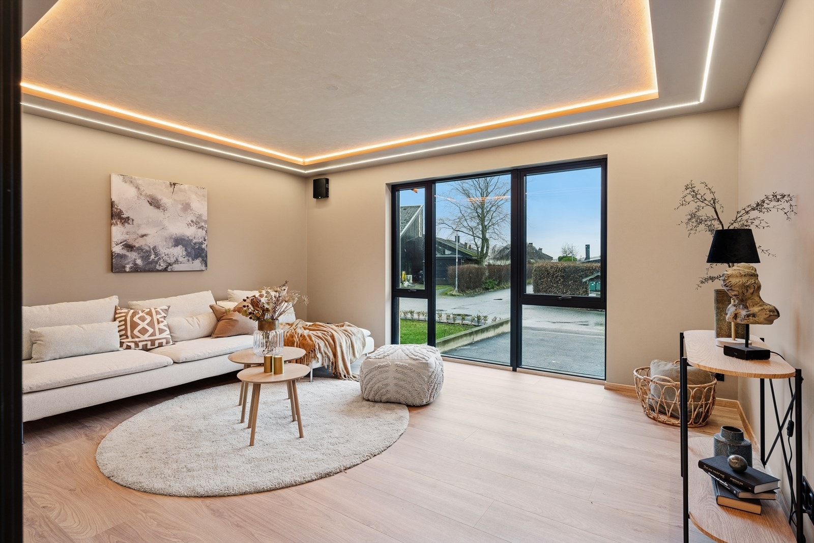 Rommet har et varmt og rolig preg. Galleribilde