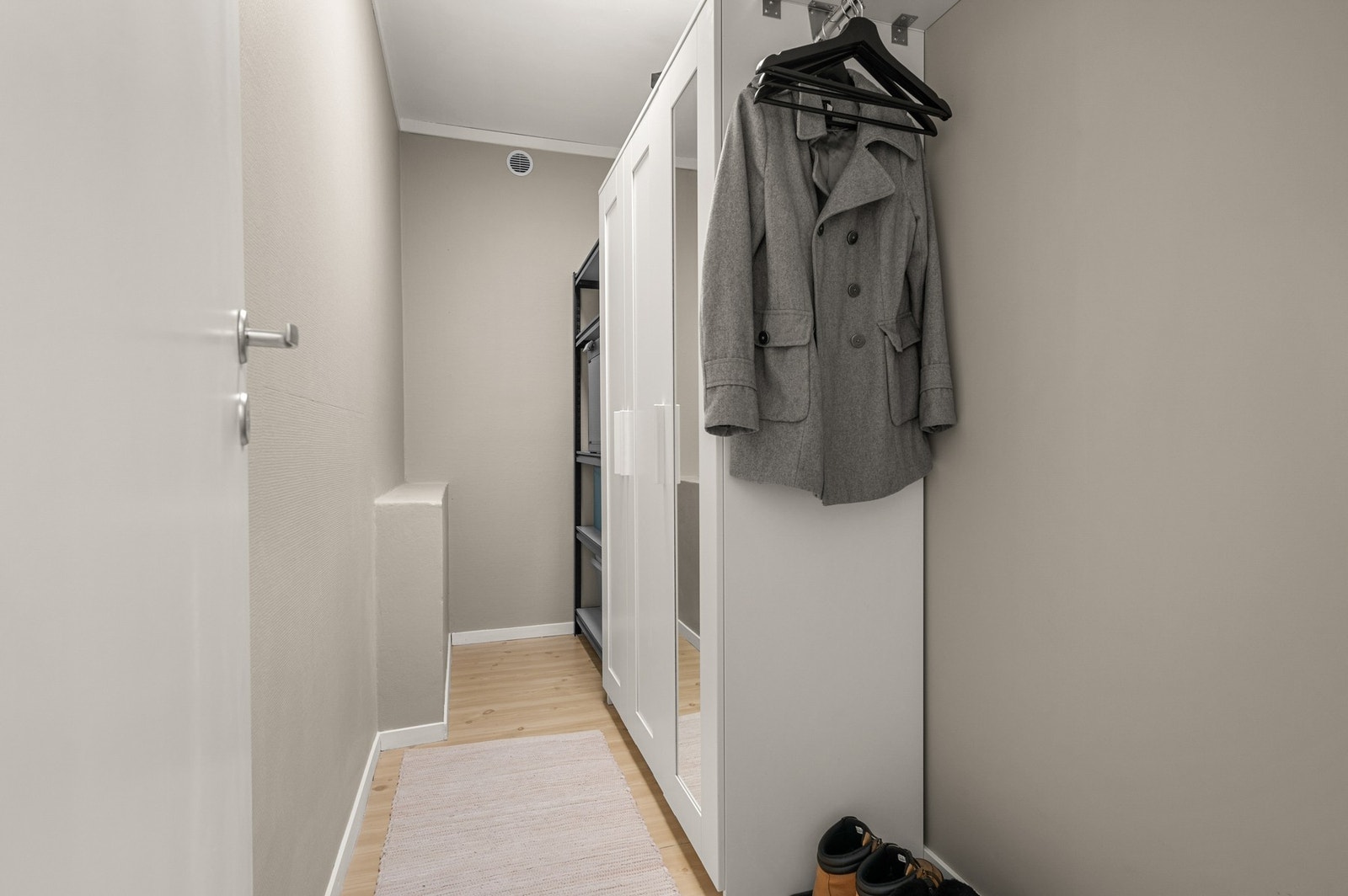 Bod på 4kvm med oppbevaringsmuligheter. Galleribilde