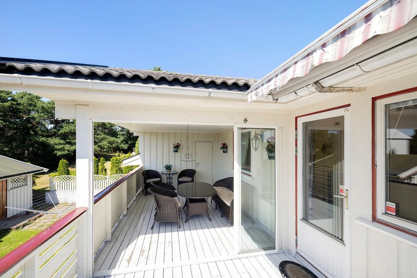 Deilig overbygd veranda. Utgang fra stuen Galleribilde