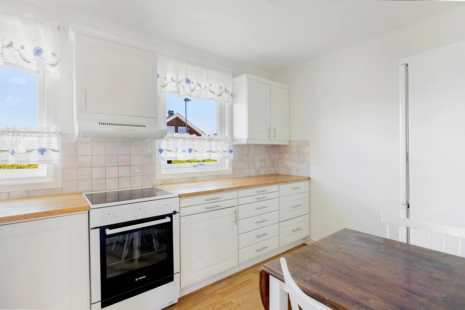 Kjøkken med spisebord Galleribilde