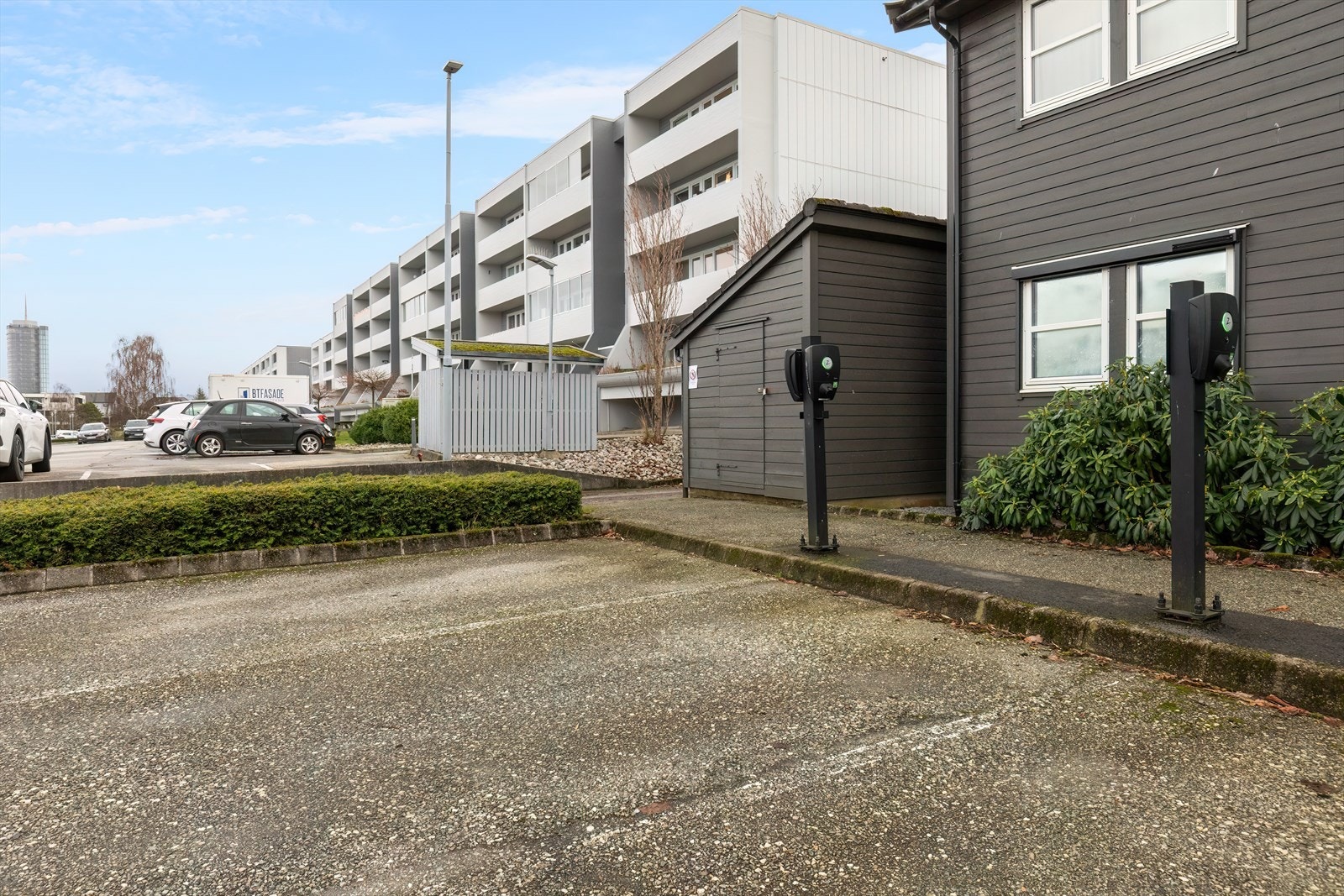 Disponerer parkeringsplass med privat el-billader Galleribilde