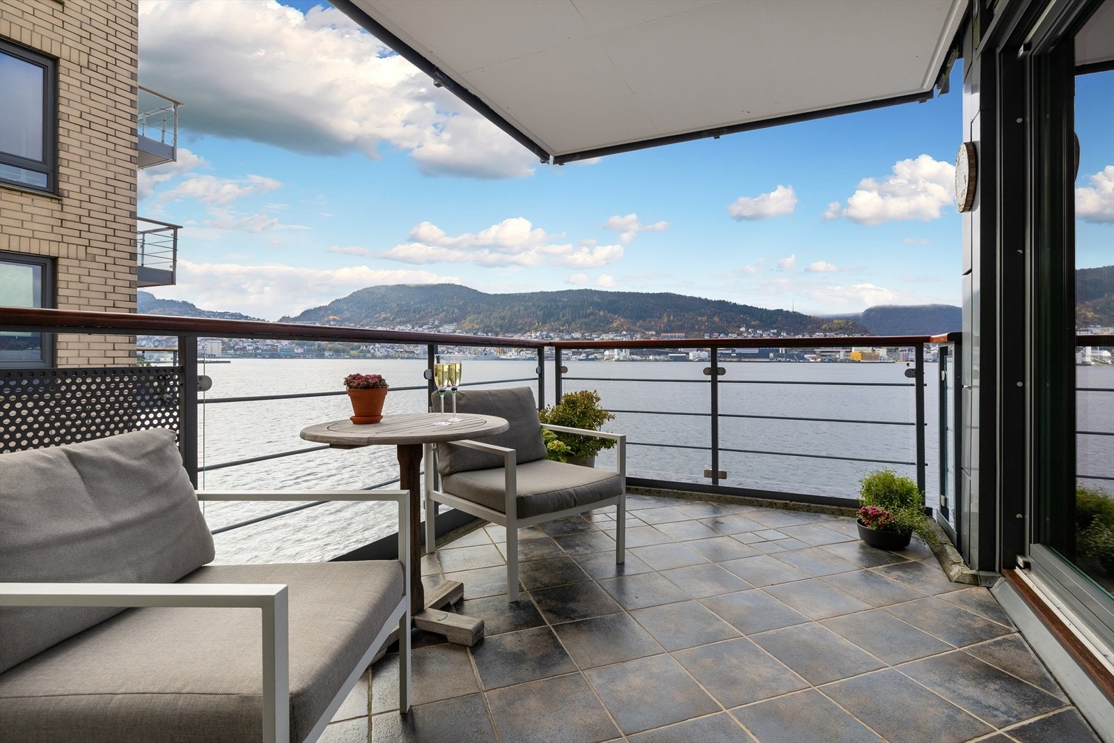 Herlig overbygget balkong på 10 kvm. Galleribilde