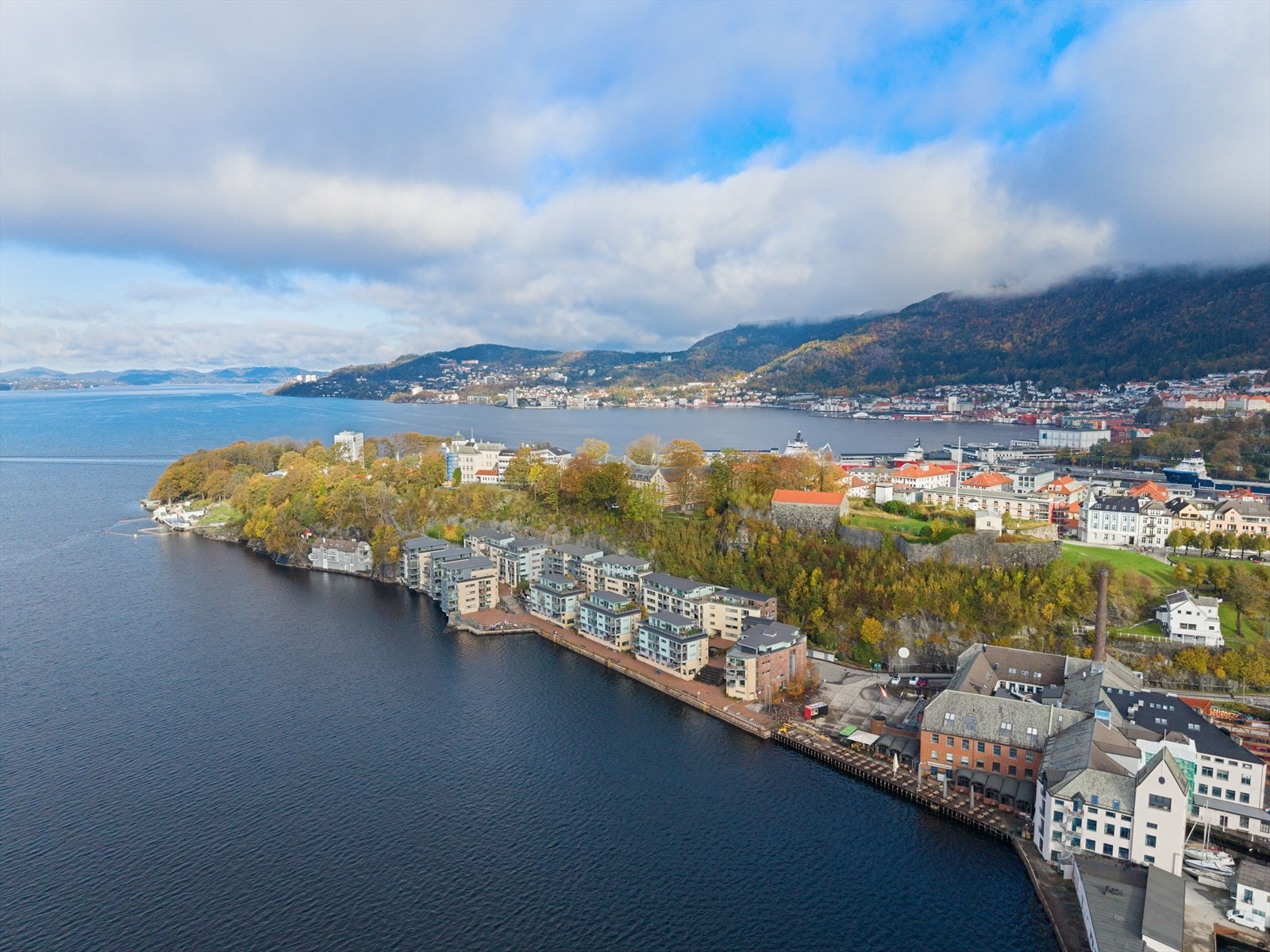 Georgernes Verft har en praktfull beliggenhet på vestsiden av Nordneshalvøyen. Galleribilde