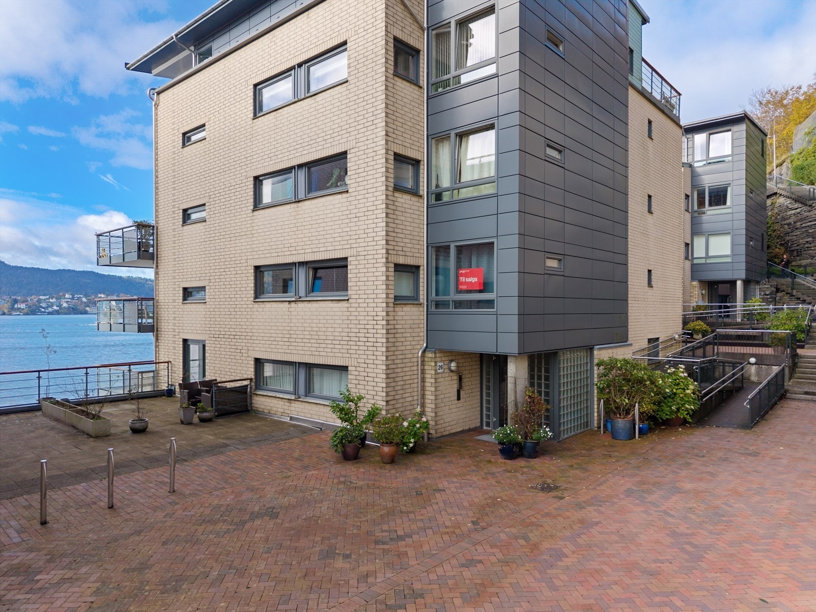 Hjørneleilighet i byggets andre etasje. Galleribilde