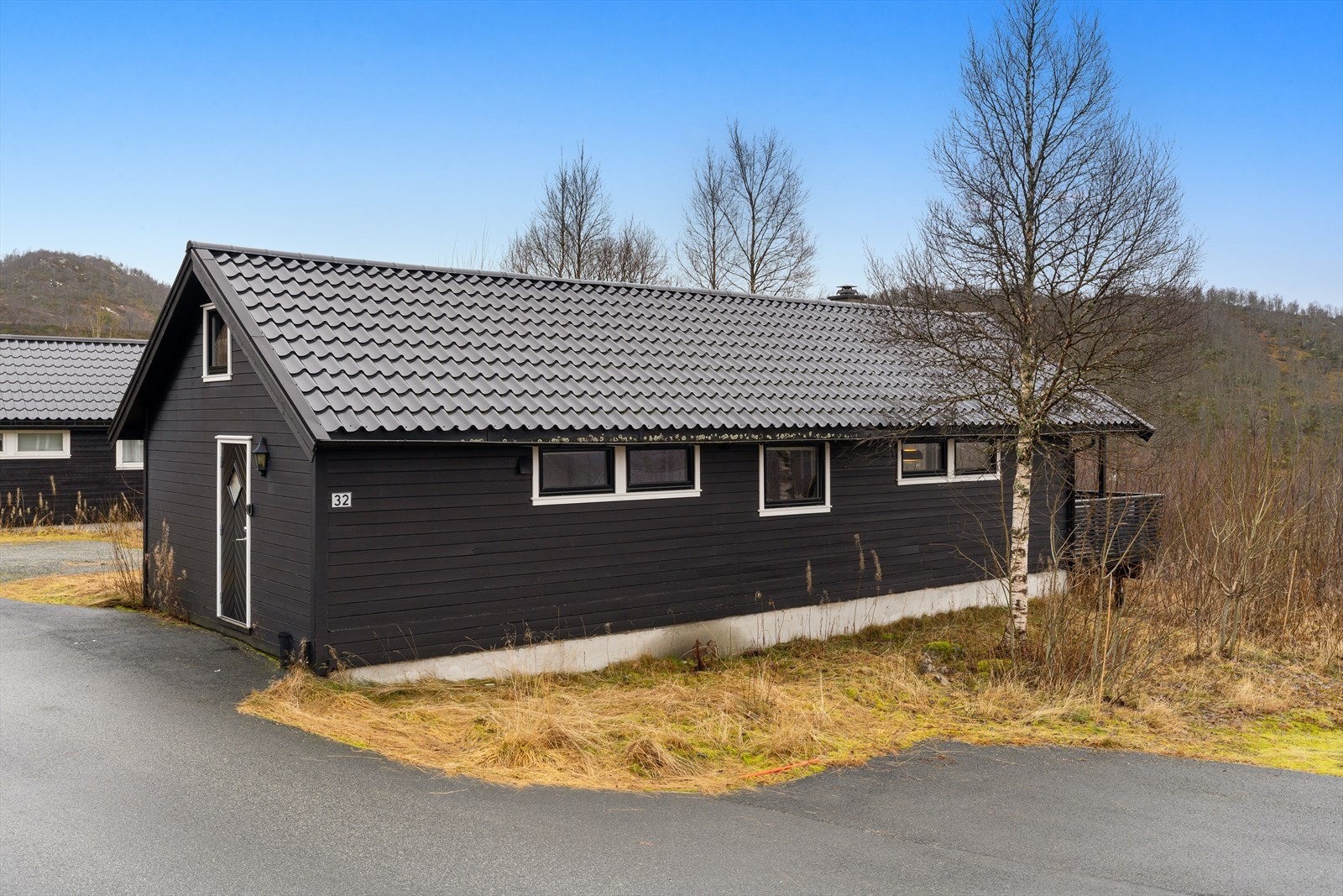 Vinduer og dører fra 2020. Taktekking fra 2008. Galleribilde