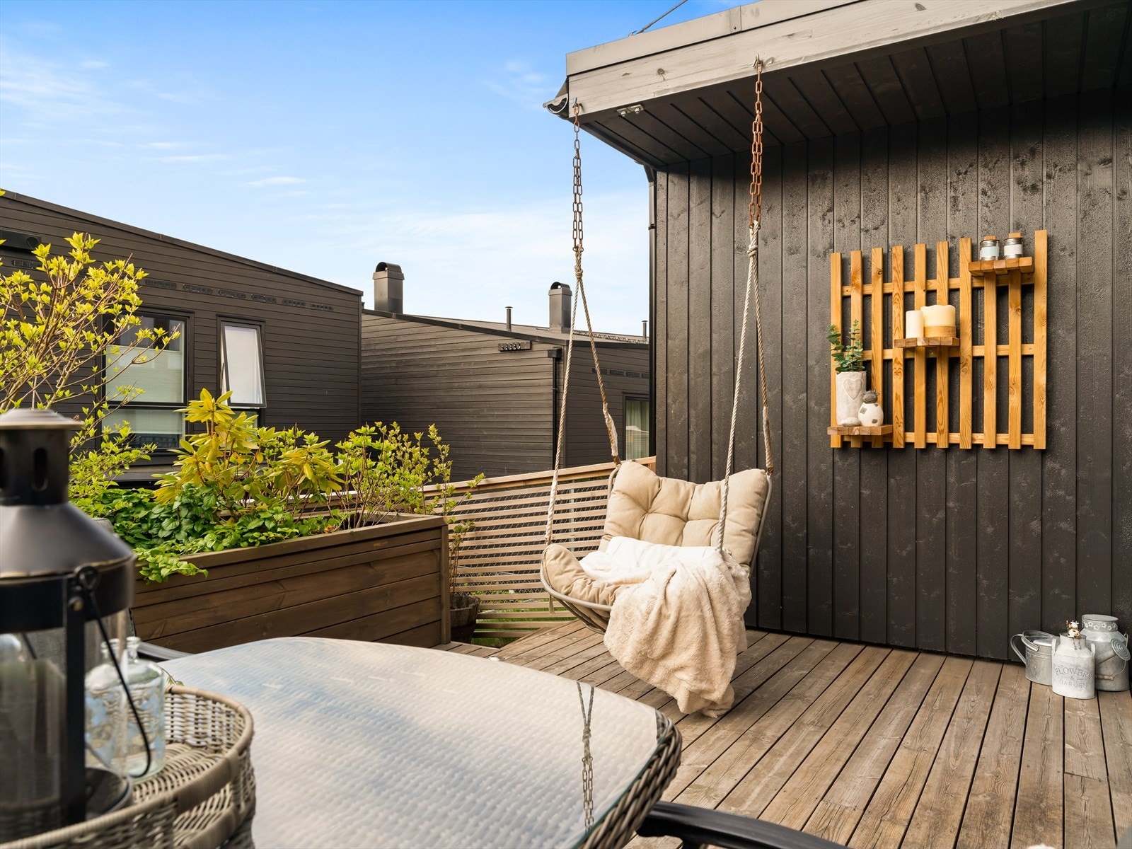 Fra stuen er det utgang til markterrasse på ca 31m2. Galleribilde