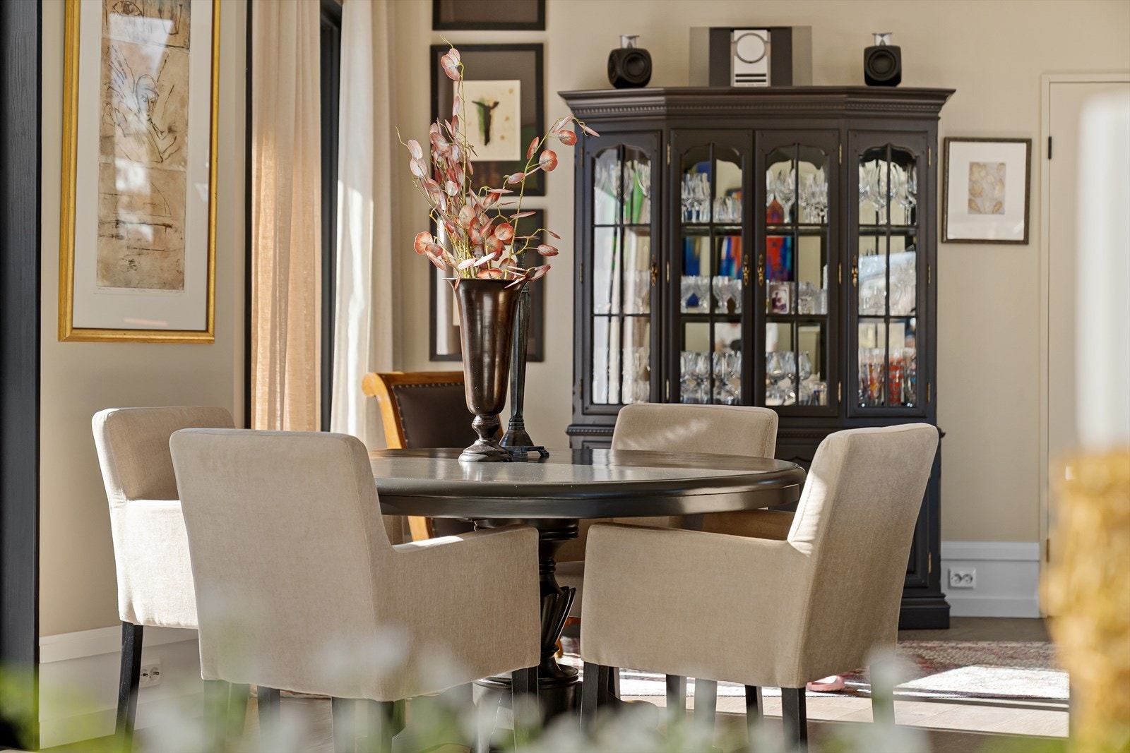 Sjekk ut listverket i denne boligen.. Mange nydelige detaljer Galleribilde