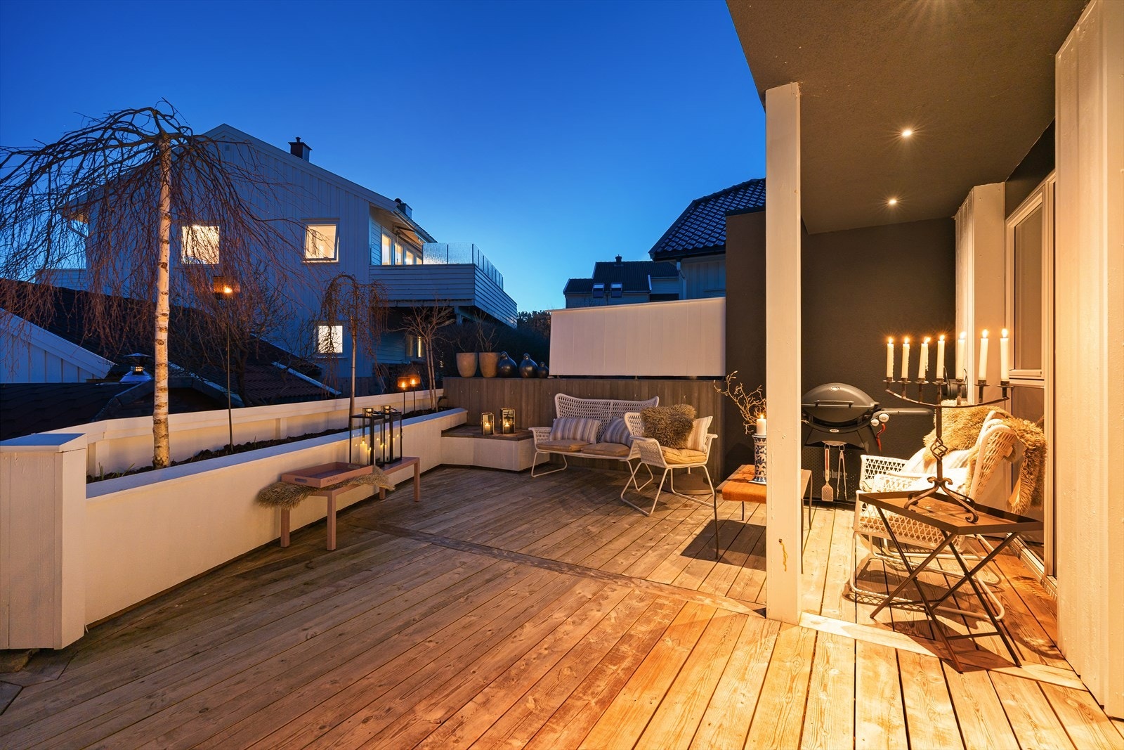 Her får man også ettermiddags- og kveldsolen inn Galleribilde