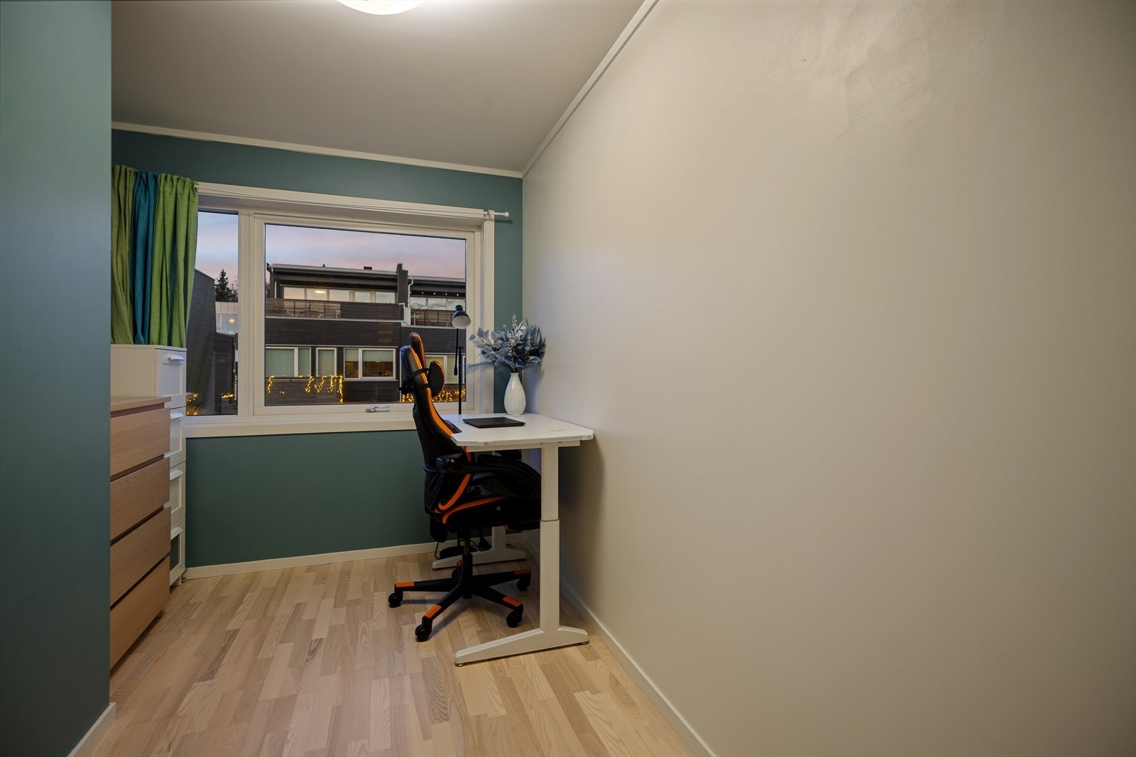 Soverommene kan enkelt tilpasses ulike behov - enten du ønsker kontor, gjesterom eller barnerom, gir planløsningen stor fleksibilitet. Galleribilde