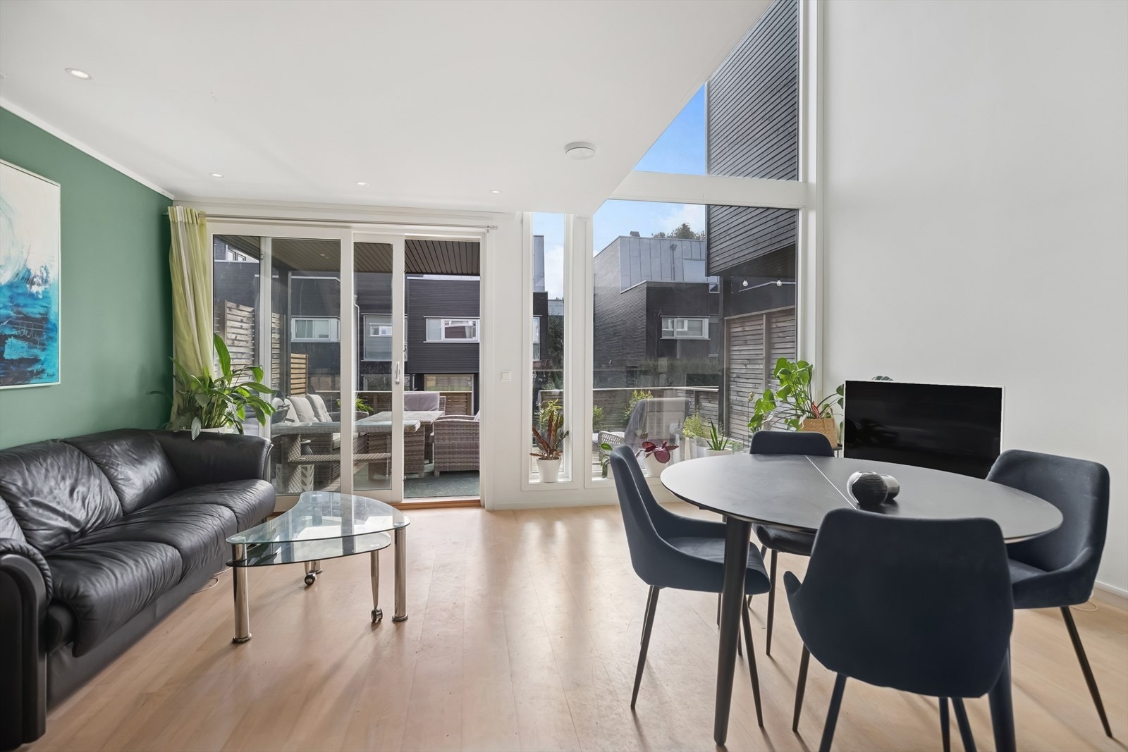 I første etasje finner du en romslig og møbleringsvennlig stue. Galleribilde